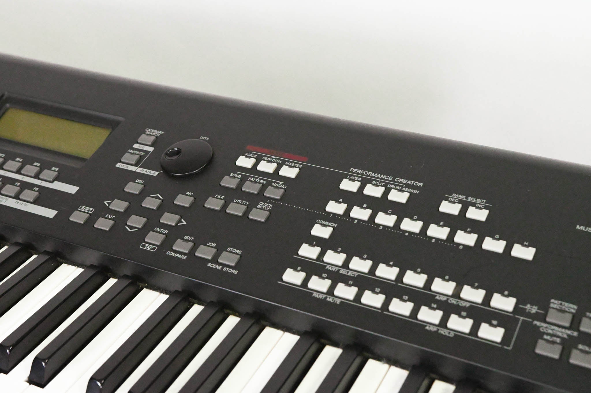 Yamaha MOXF8 88-Key Synthesizer Workstation (NO POWER SUPPLY)