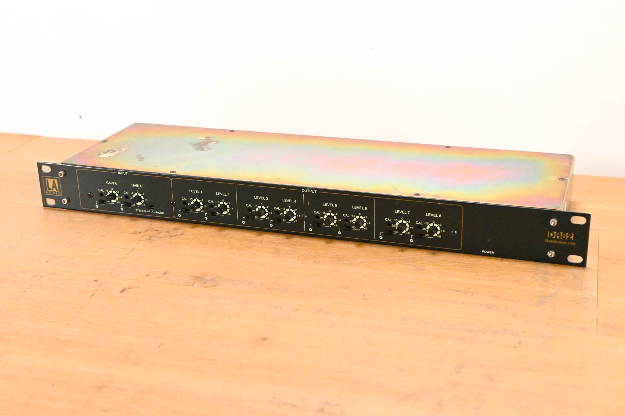 LA Audio DA82 1x8 Mono/2x4 Stereo Distribution Amplifier