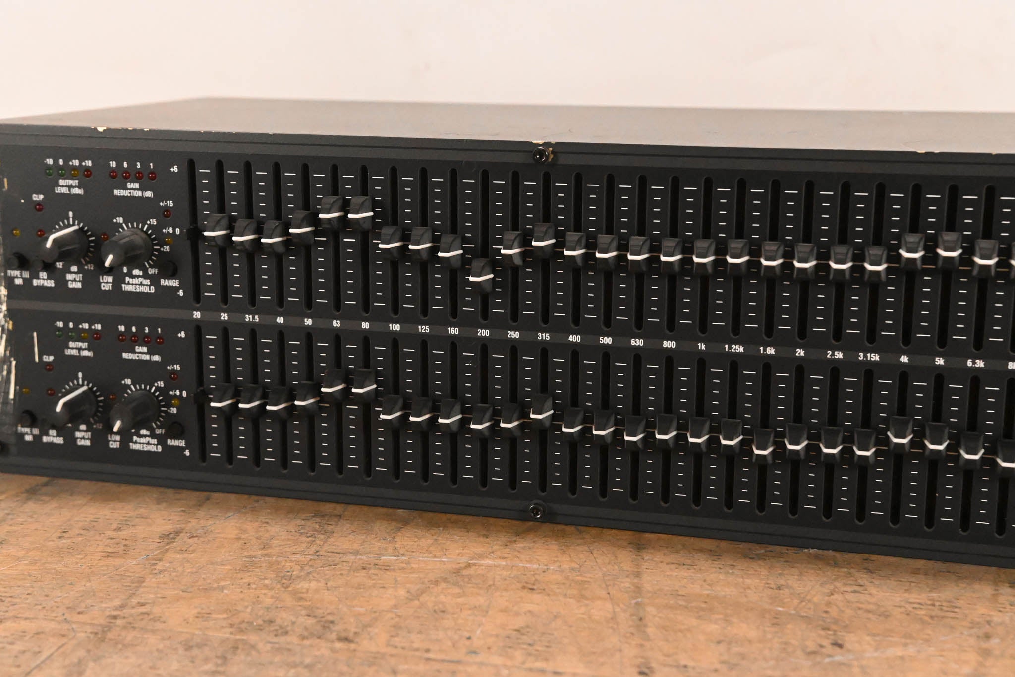 dbx 2231 Dual-Channel 31-Band Graphic Equalizer/Limiter