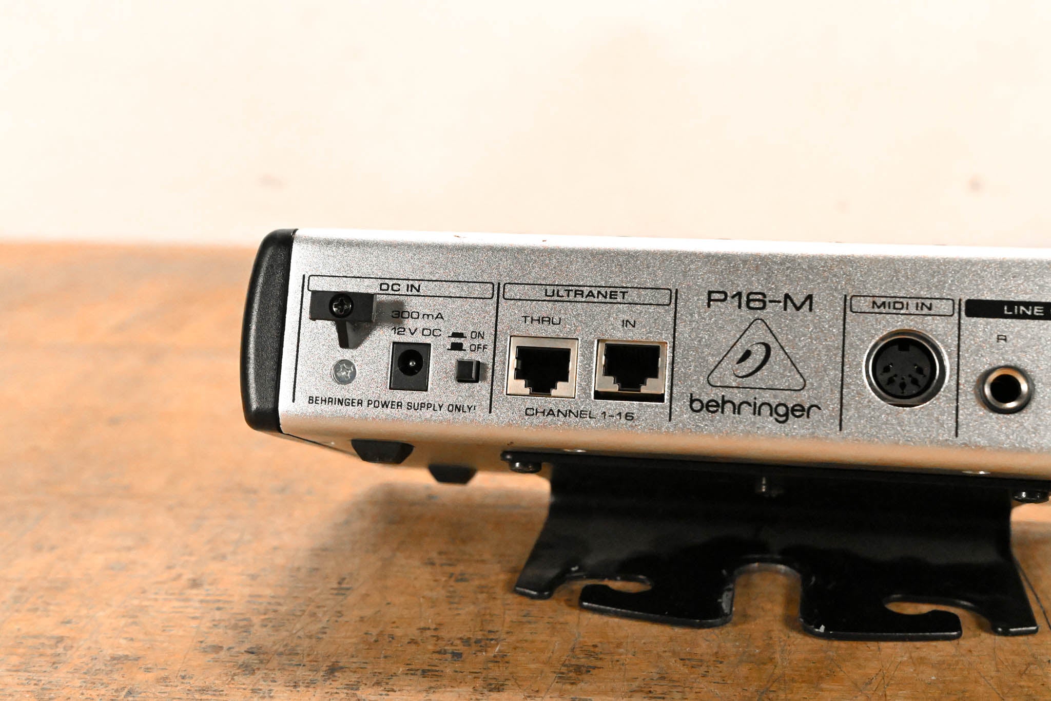 Behringer Powerplay P16-M 16-Channel Digital Personal Mixer