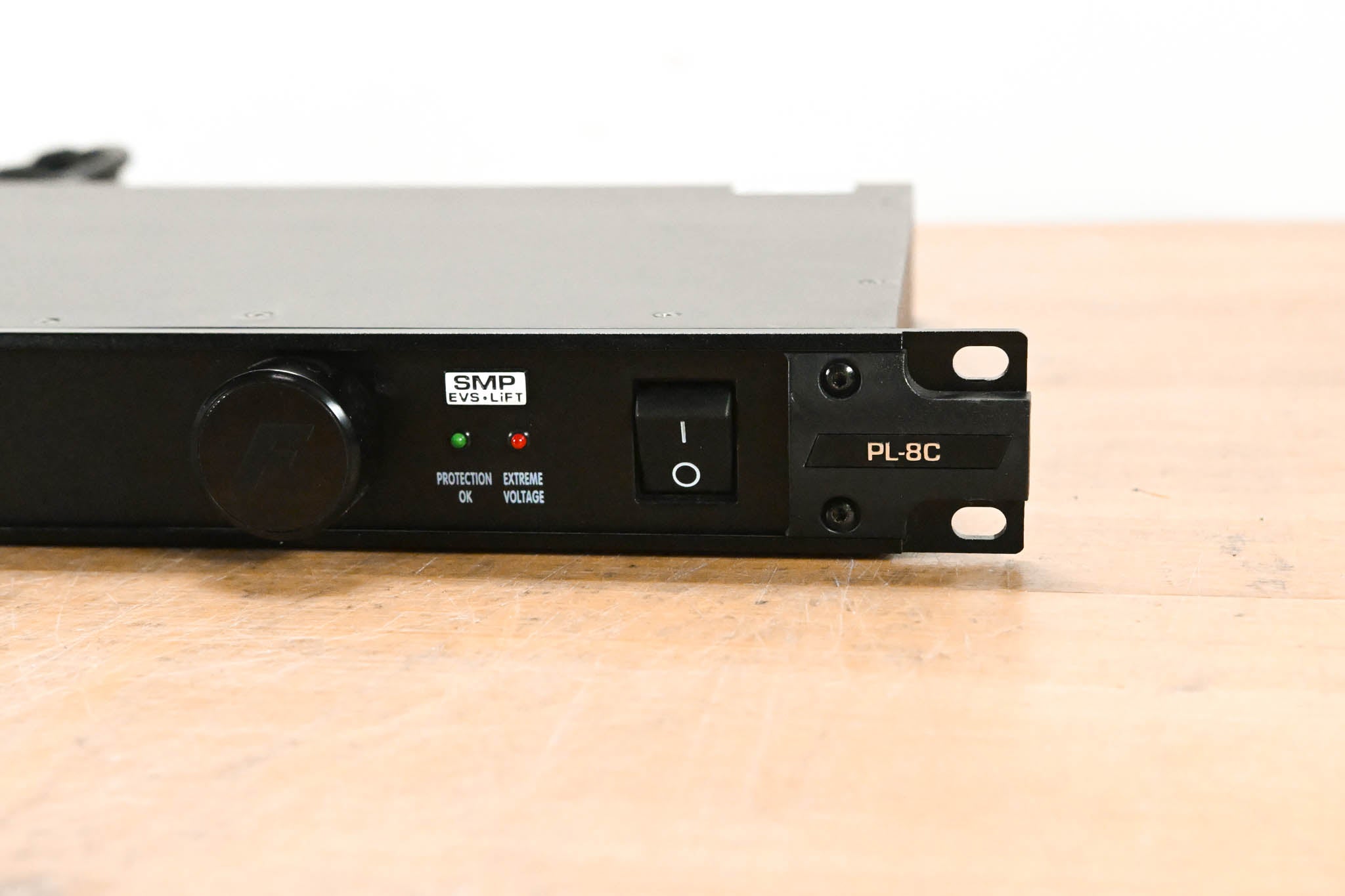 Furman PL-8C 15A Classic Series Power Conditioner with Lights