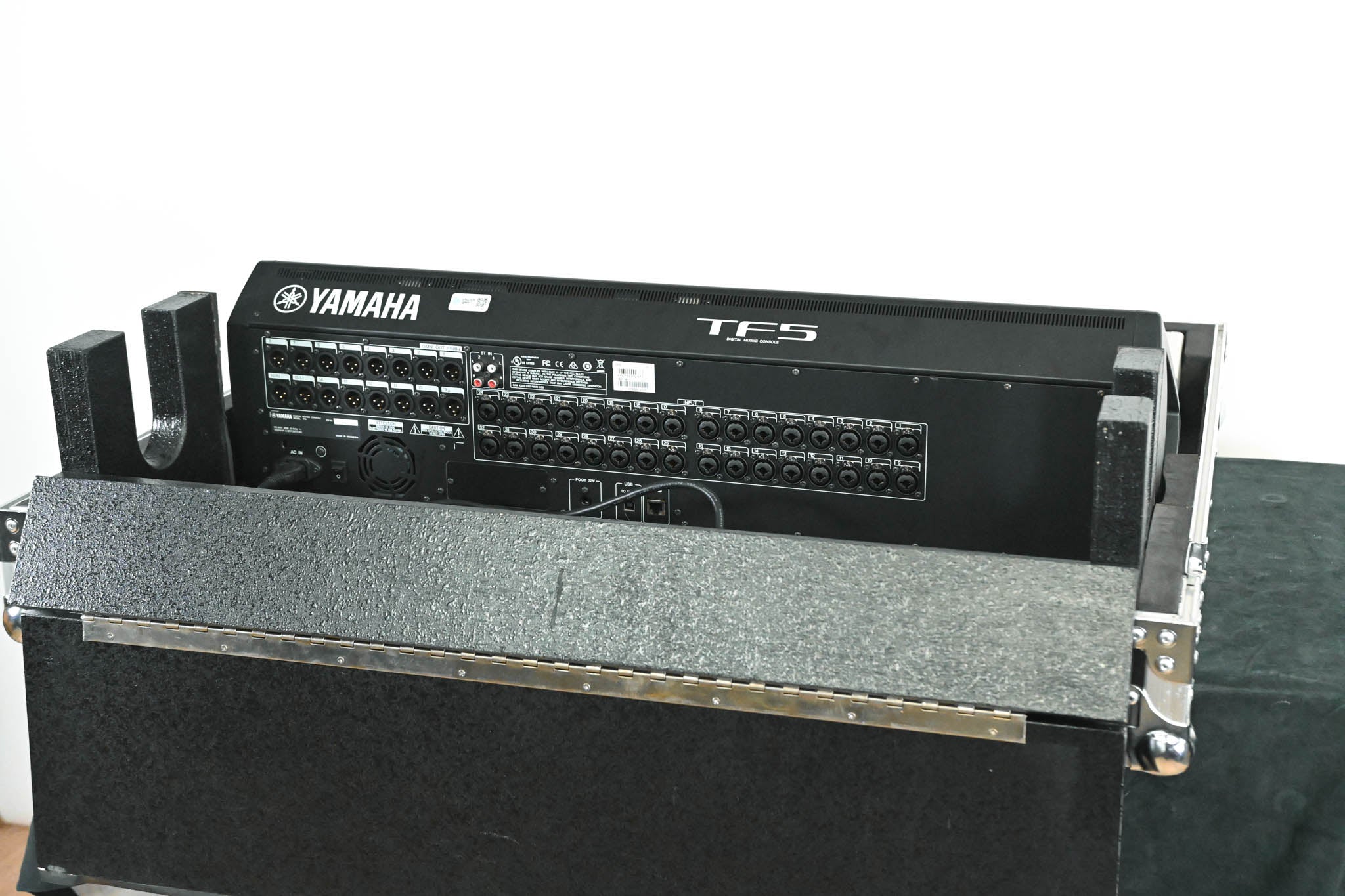 Yamaha TF5 32-Input Digital Mixing Console with Road Case