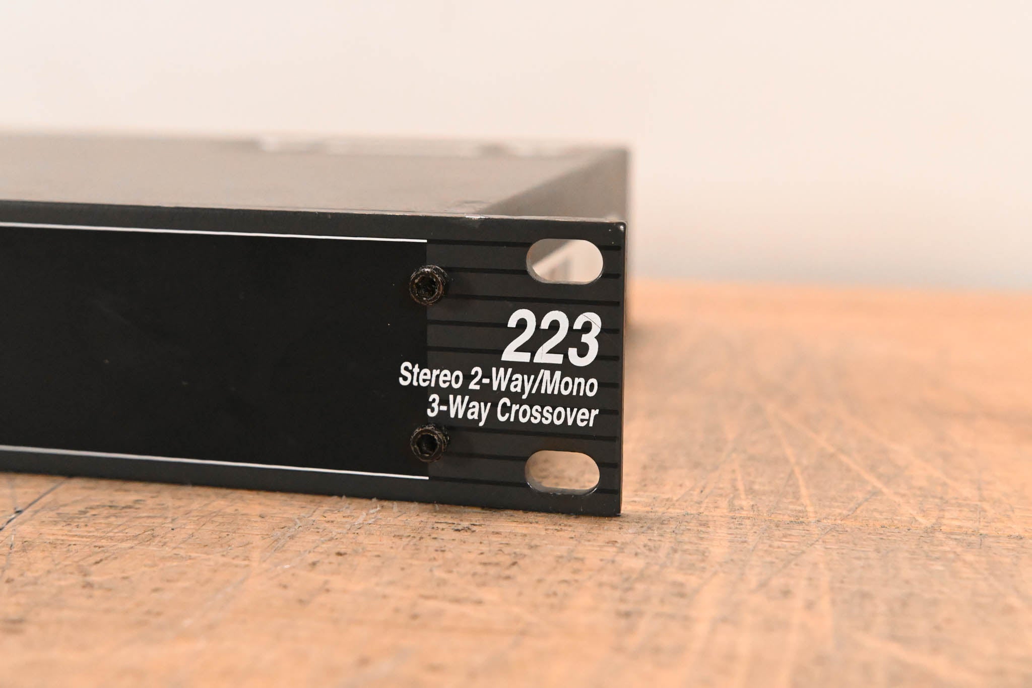 dbx 223 Stereo 2-Way / Mono 3-Way Crossover