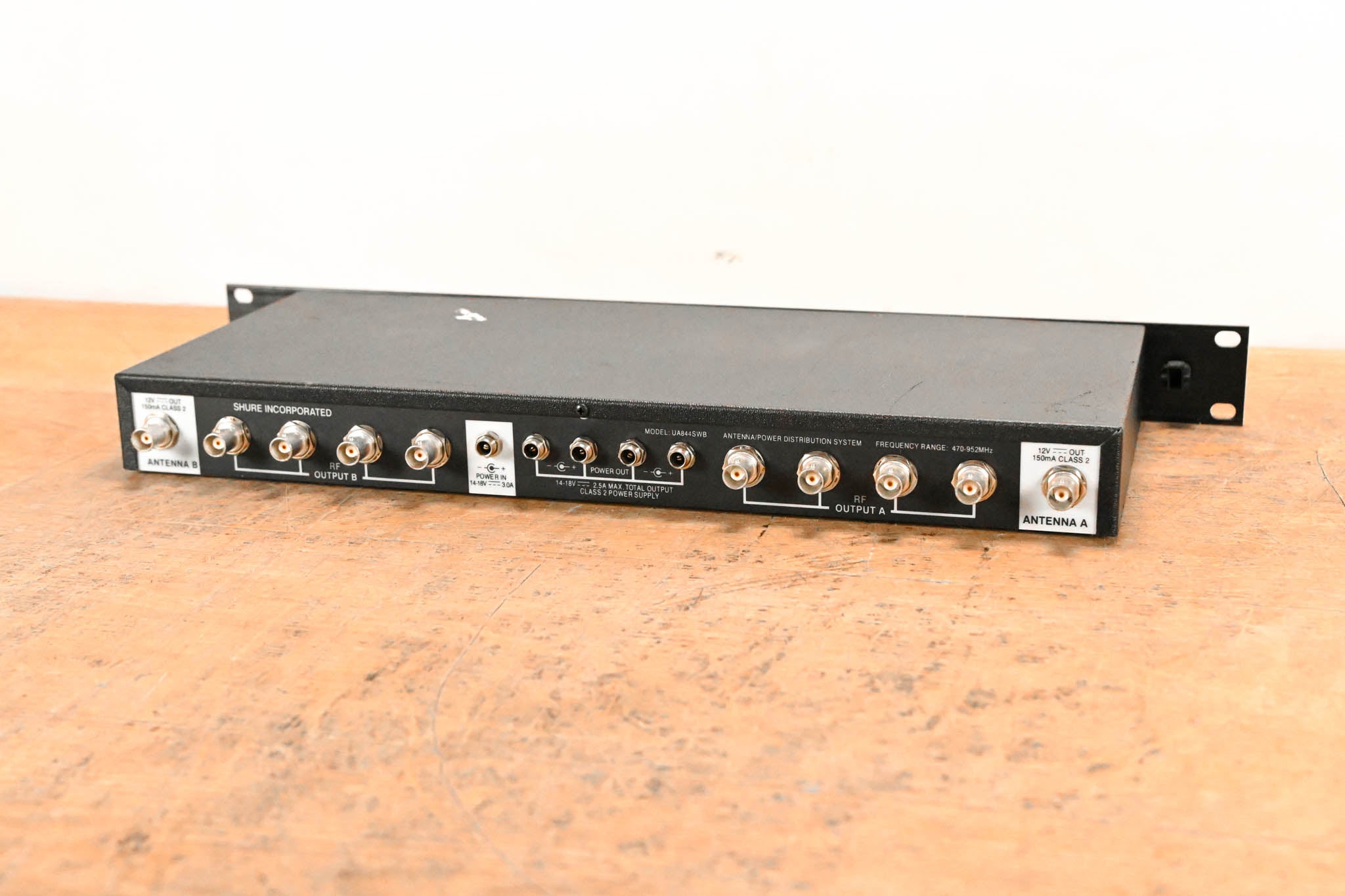Shure UA844SWB Antenna Distribution System - 470-952 MHz NO POWER SUPPLY