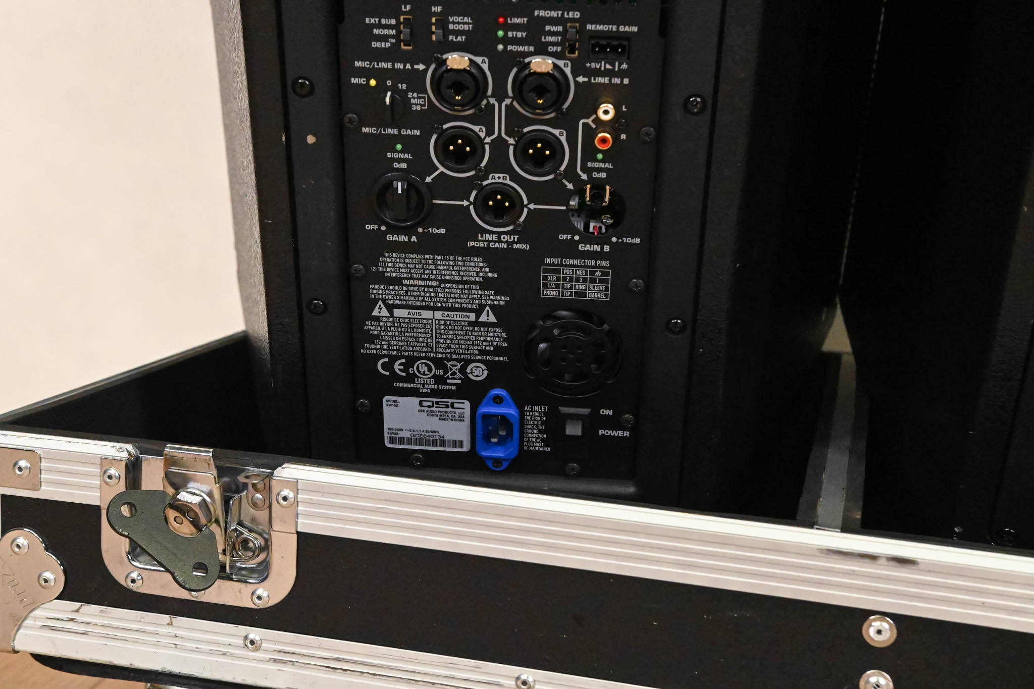 QSC KW152 Active 15" 2-Way Powered Speaker (PAIR) with Road Case