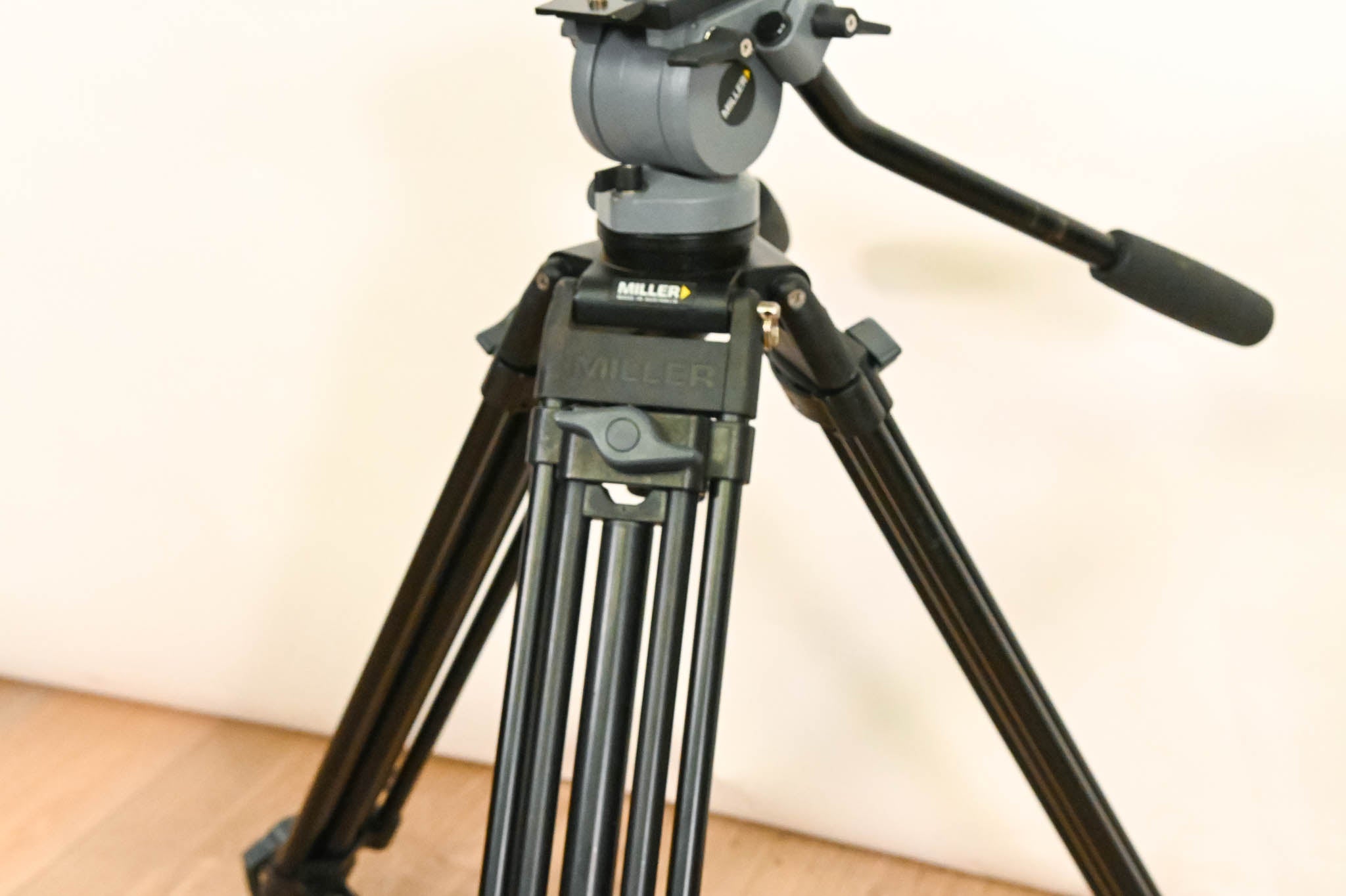 Miller DS-20 Fluid Head with 2-Stage Aluminum Tripod