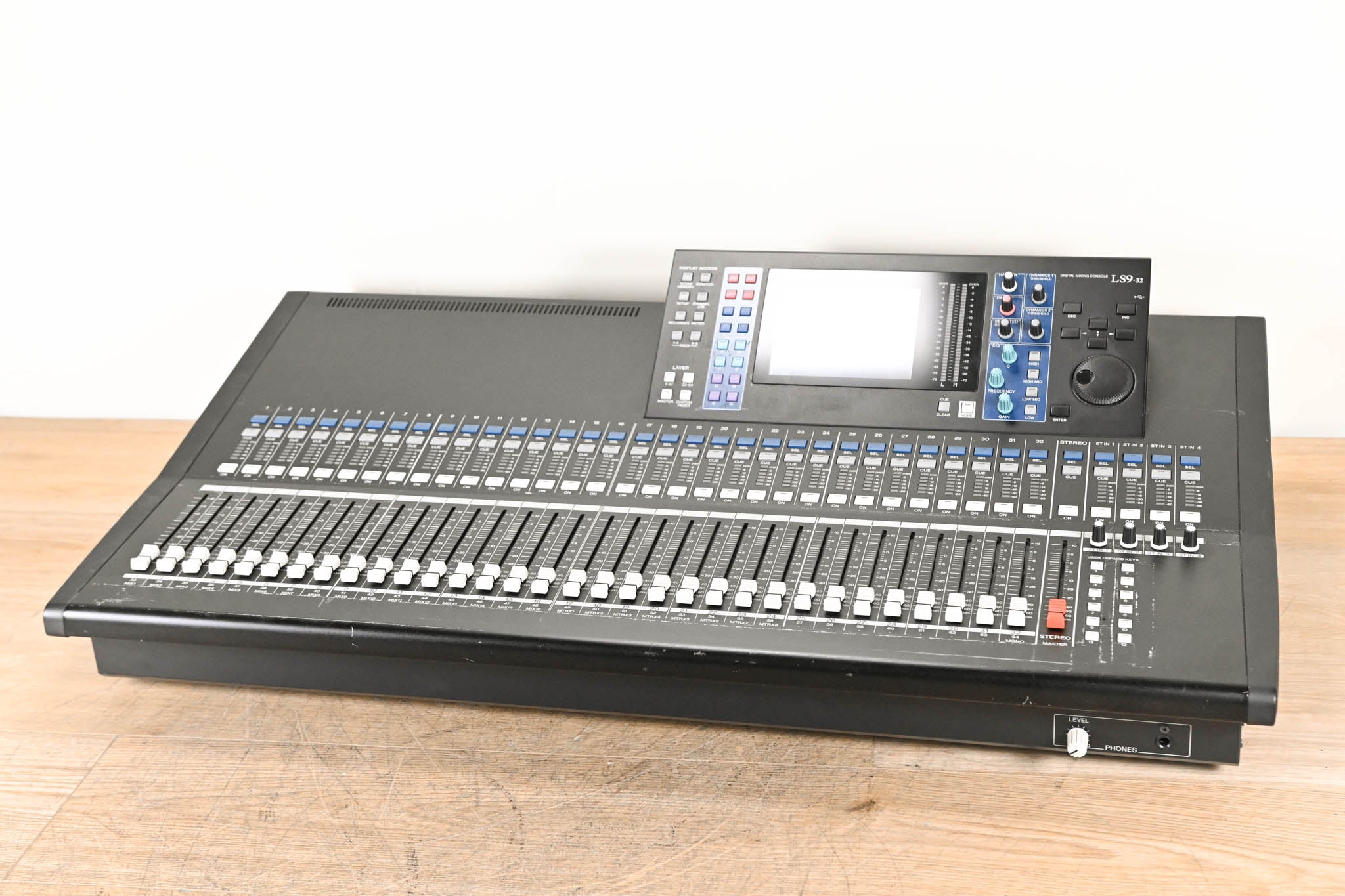 Yamaha LS9-32 32-Input Digital Mixing Console