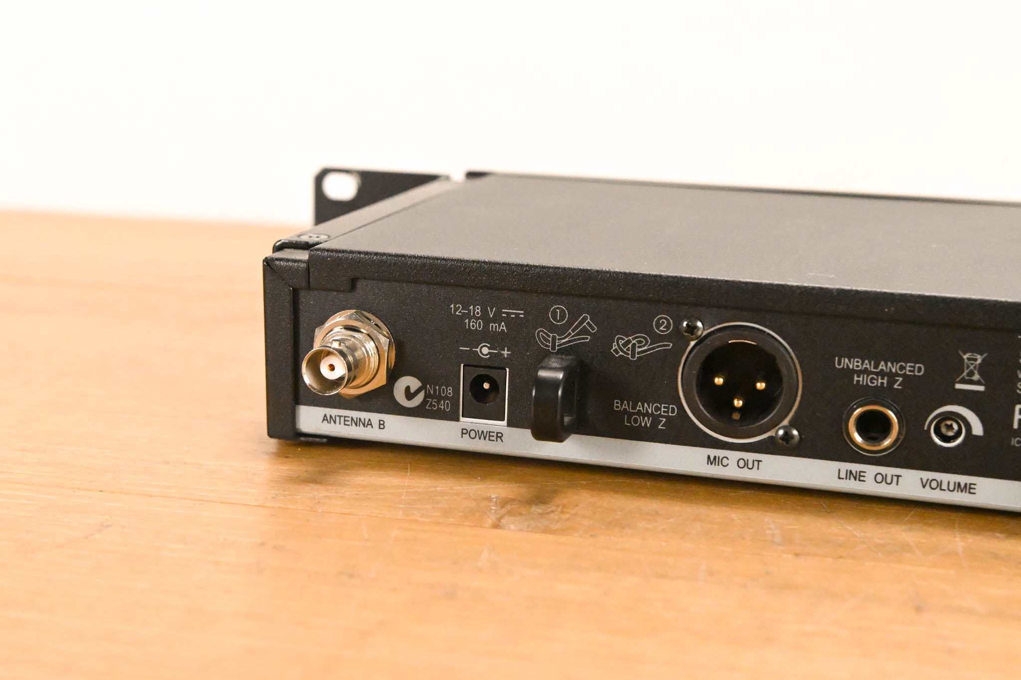 Shure SLX14 Bodypack Wireless System - J3 Band (NO POWER SUPPLY)