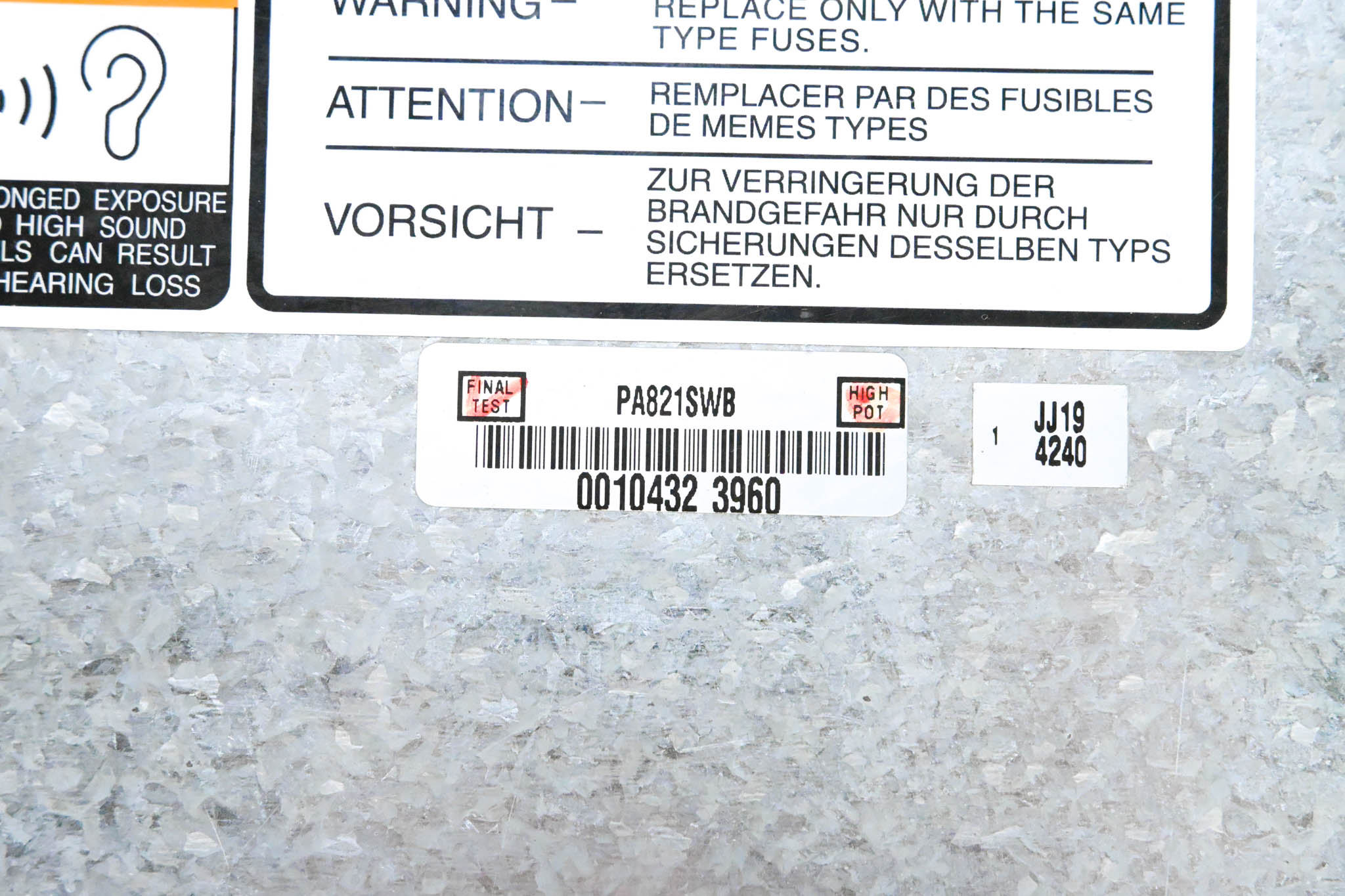 Shure PA821SWB PSM Antenna Combiner - 470-952 MHz