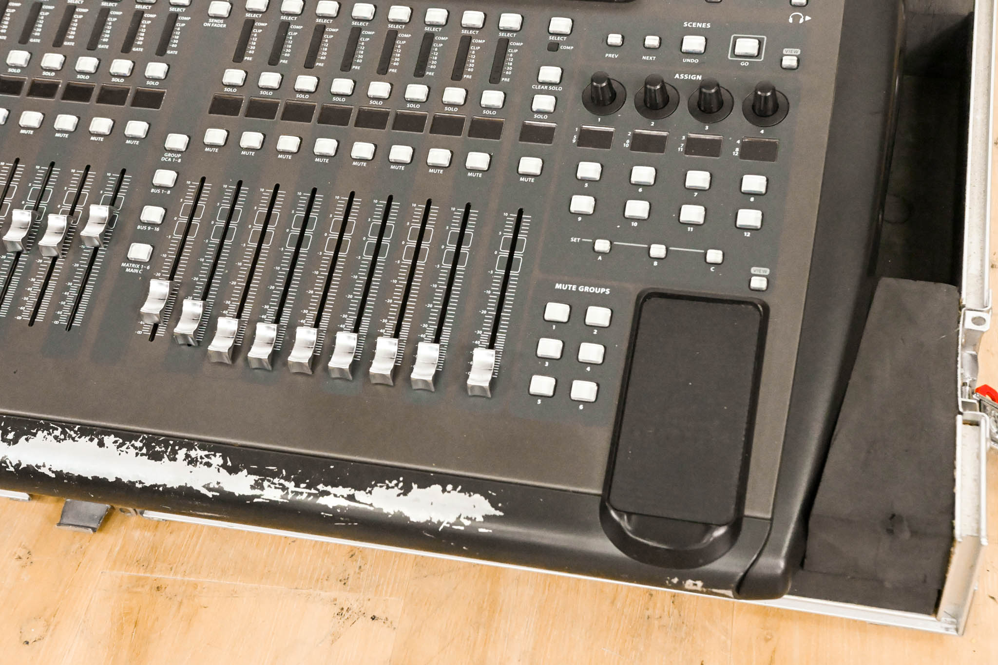 Behringer X32 40-Channel Digital Mixing Console with Road Case