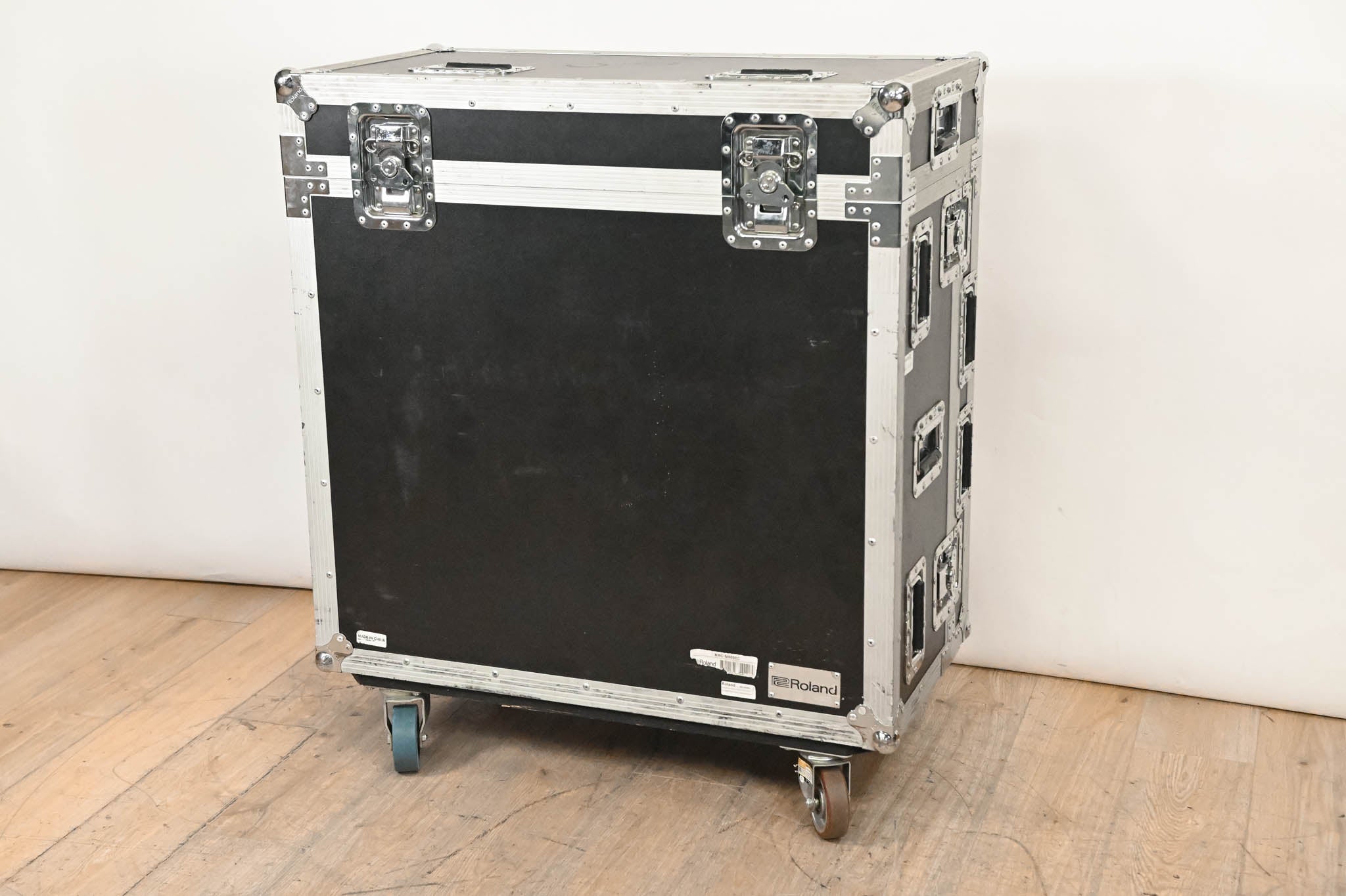 Roland M-5000C Live Mixing Console with Road Case