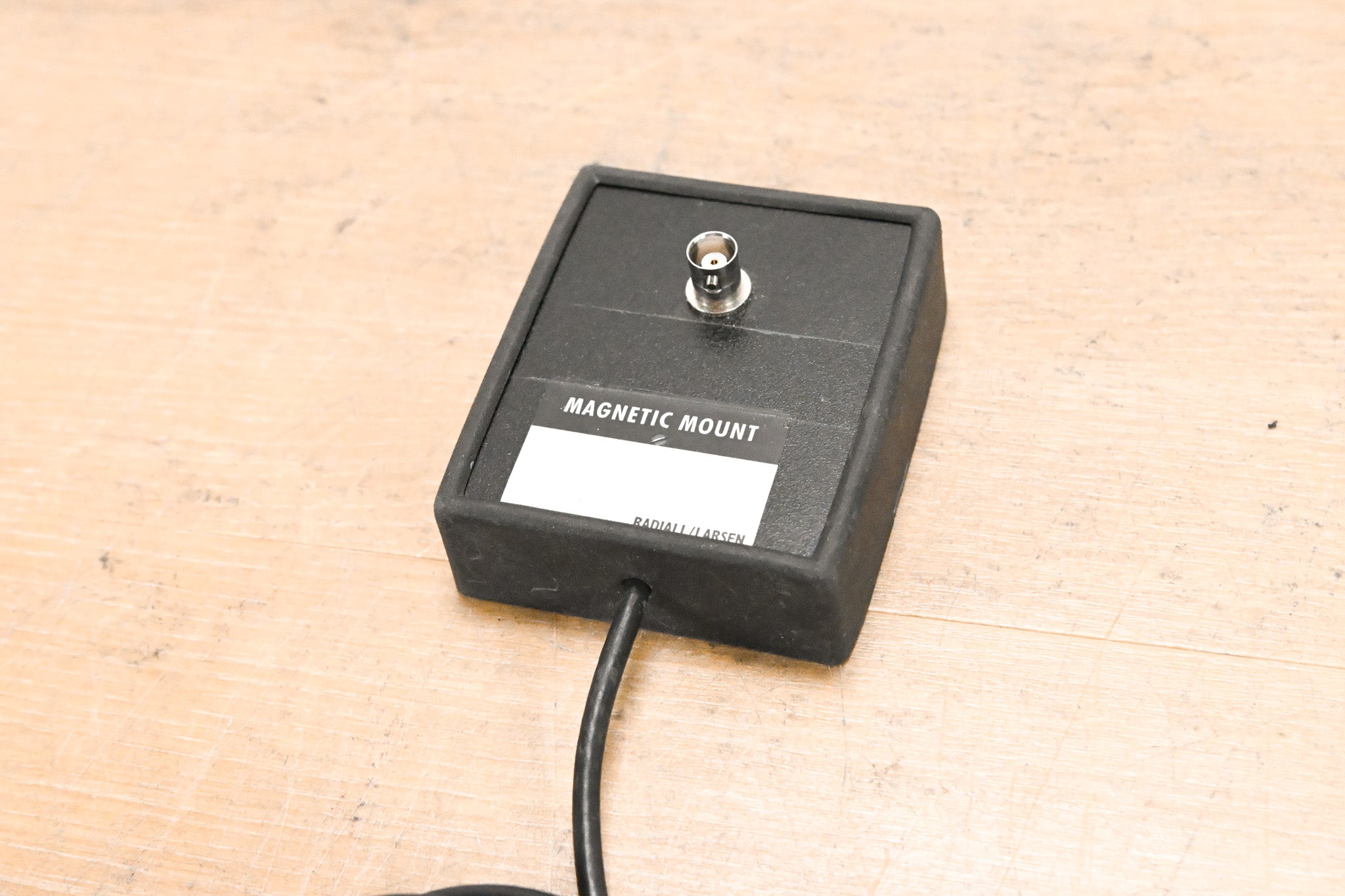 Radiall / Larsen BNC-BNC Magnet Mount