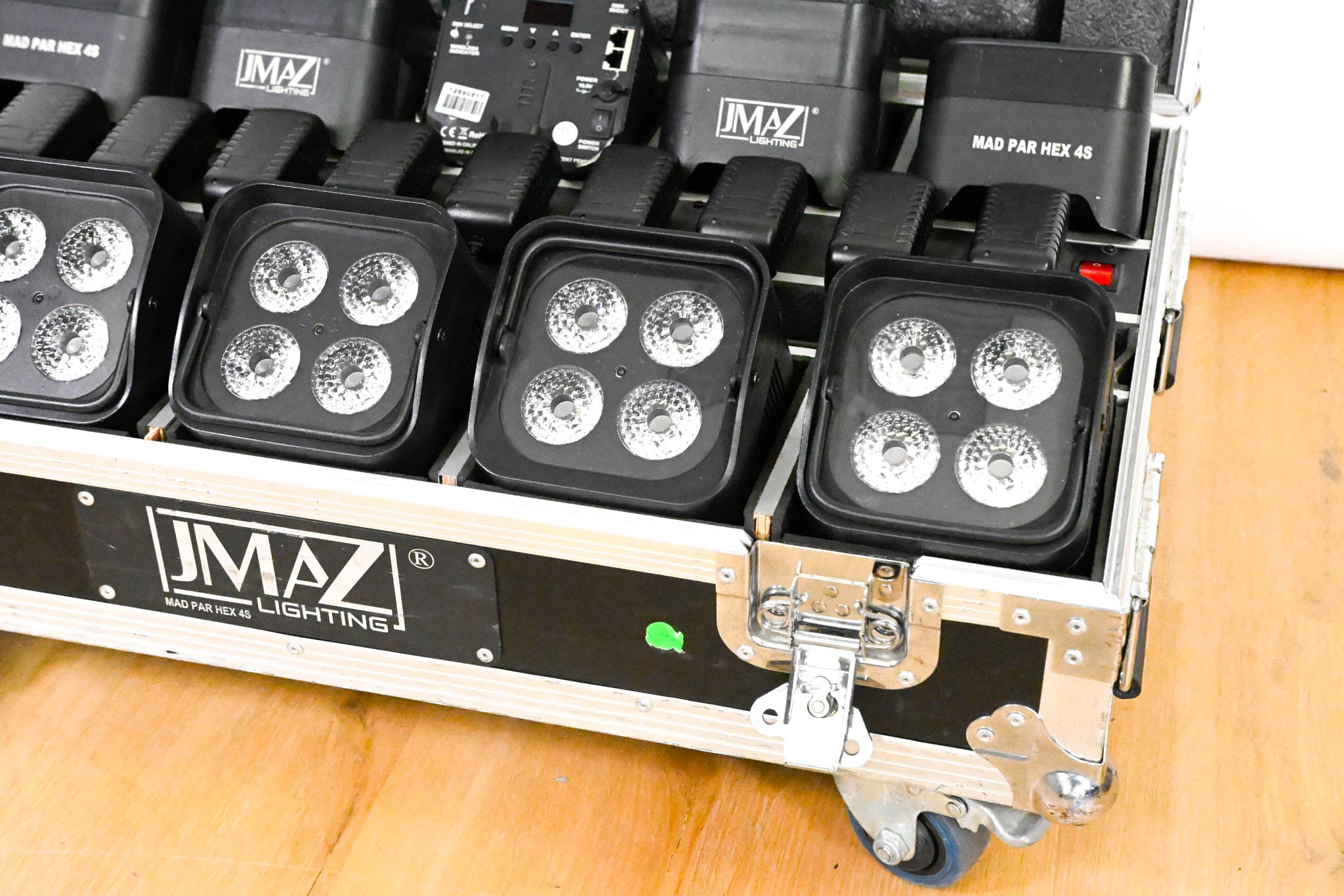 JMAZ Lighting MAD PAR HEX 4S Battery LED Uplight Kit w/ Charging Case