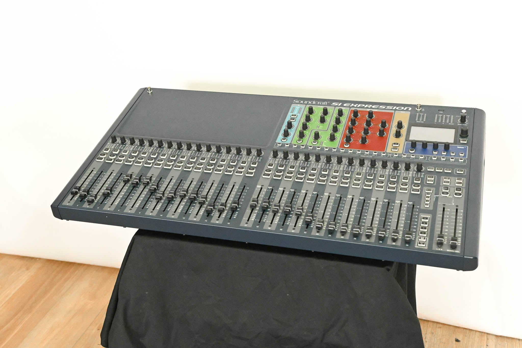 Soundcraft Si Expression 3 32-Channel Digital Mixer