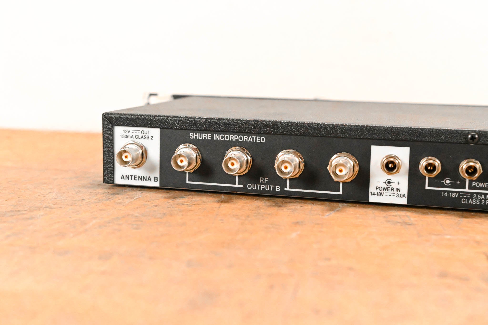 Shure UA844SWB Antenna Distribution System - 470-952 MHz NO POWER SUPPLY