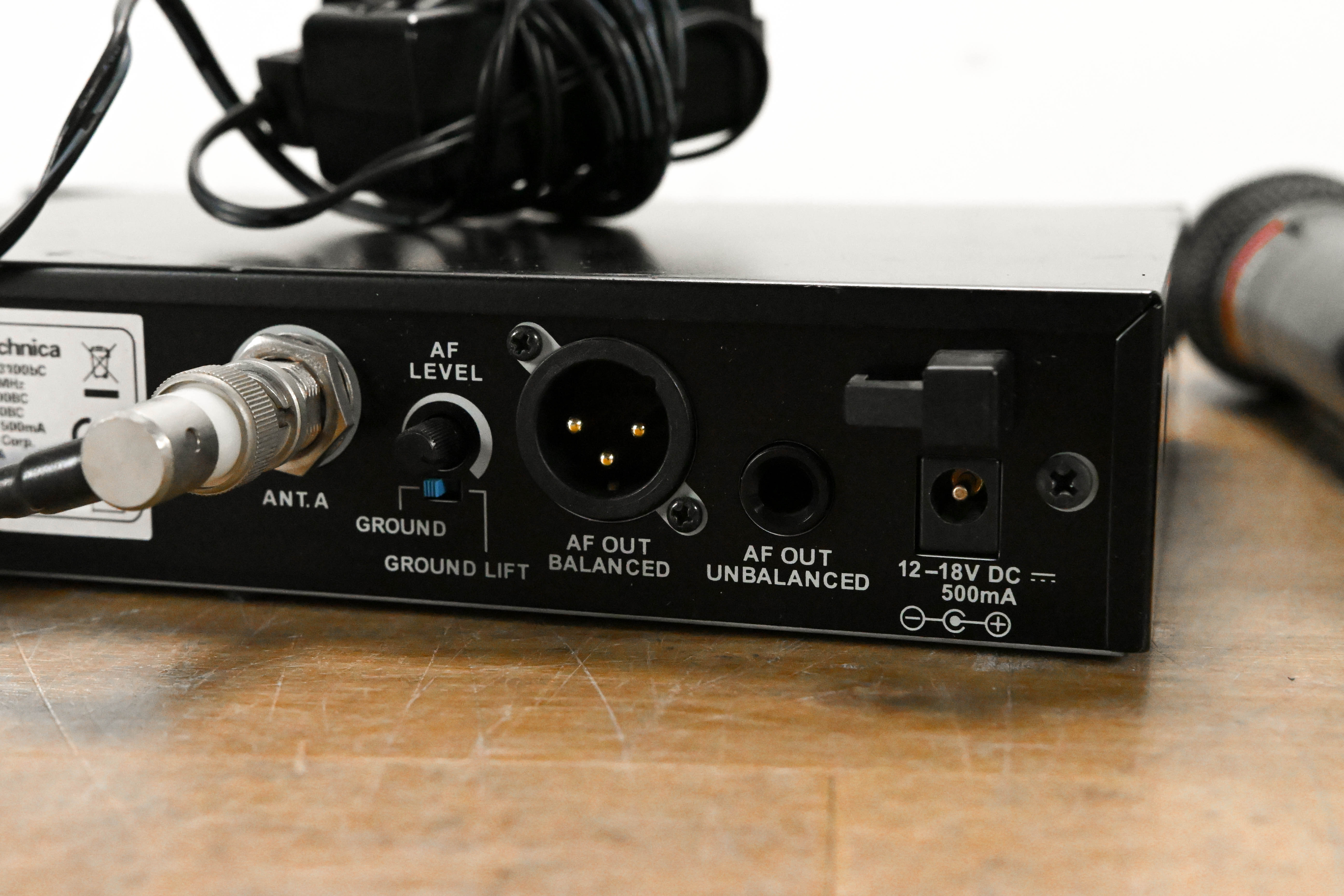 Audio-Technica ATW-R3100bC Receiver w/ ATW-T341bC Mic 541-566 MHz