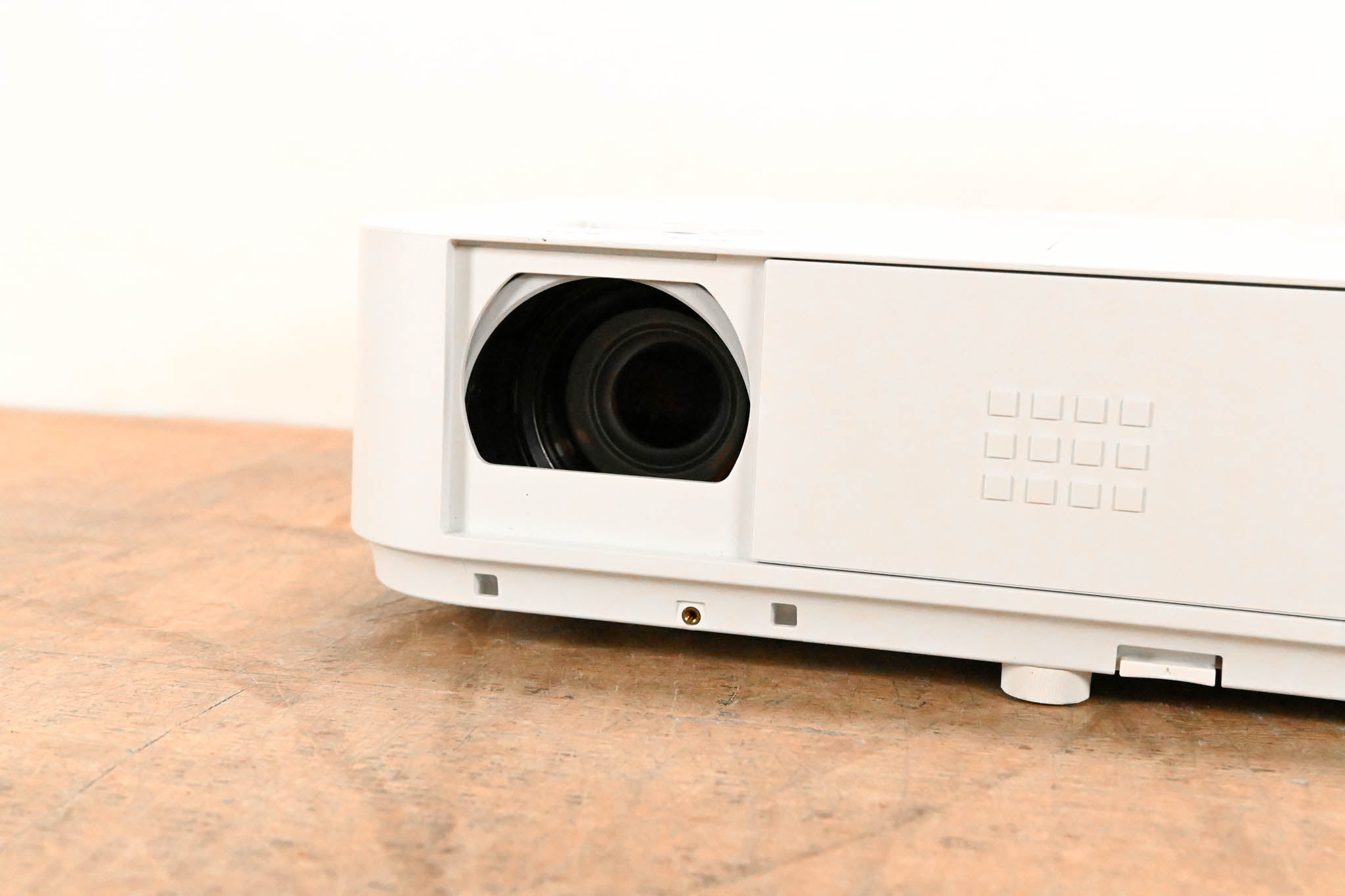 NEC NP-M402X 4,000-Lumen XGA Conference Room Projector