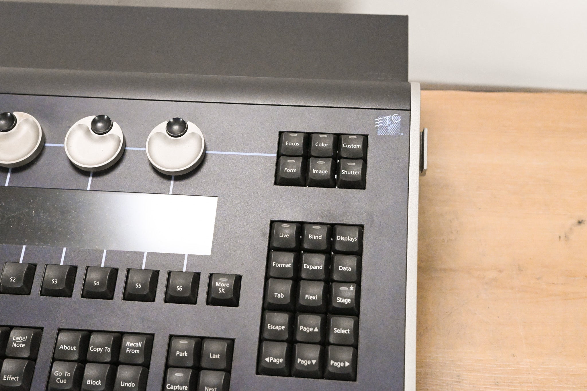 ETC ION 1000 Lighting Console