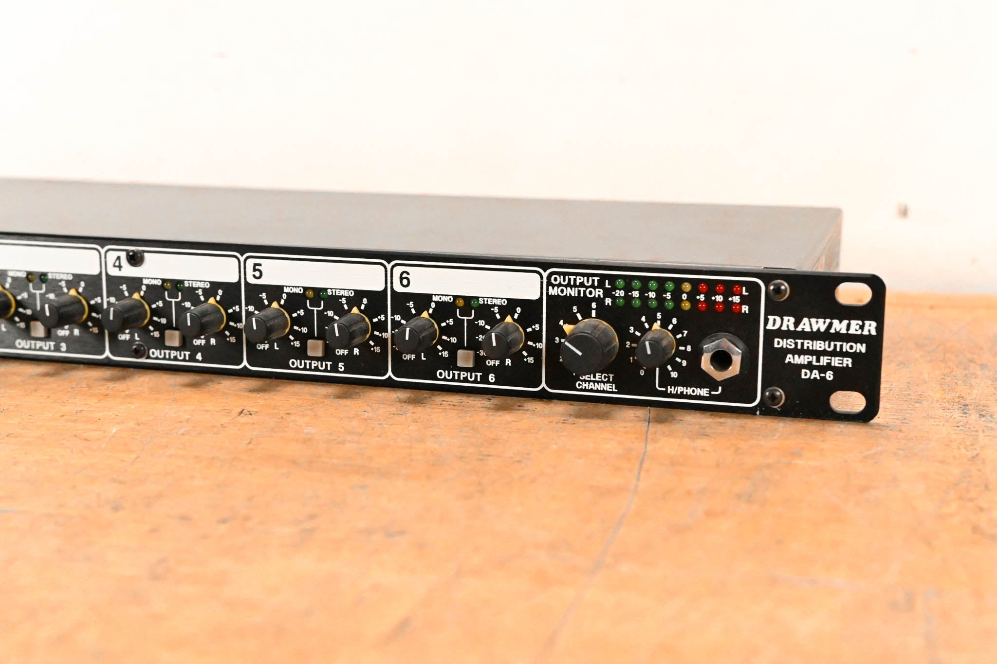 Drawmer DA-6 Stereo In, 6x Stereo Out Balanced Distribution Amplifier