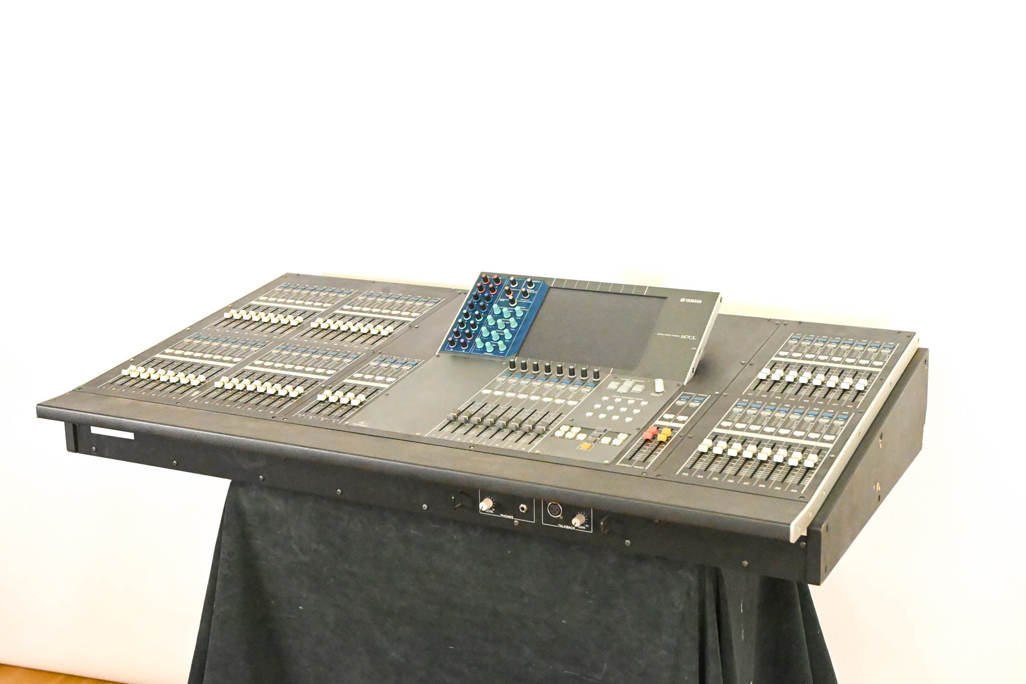 Yamaha M7CL-48 48-Channel Digital Audio Mixing Console