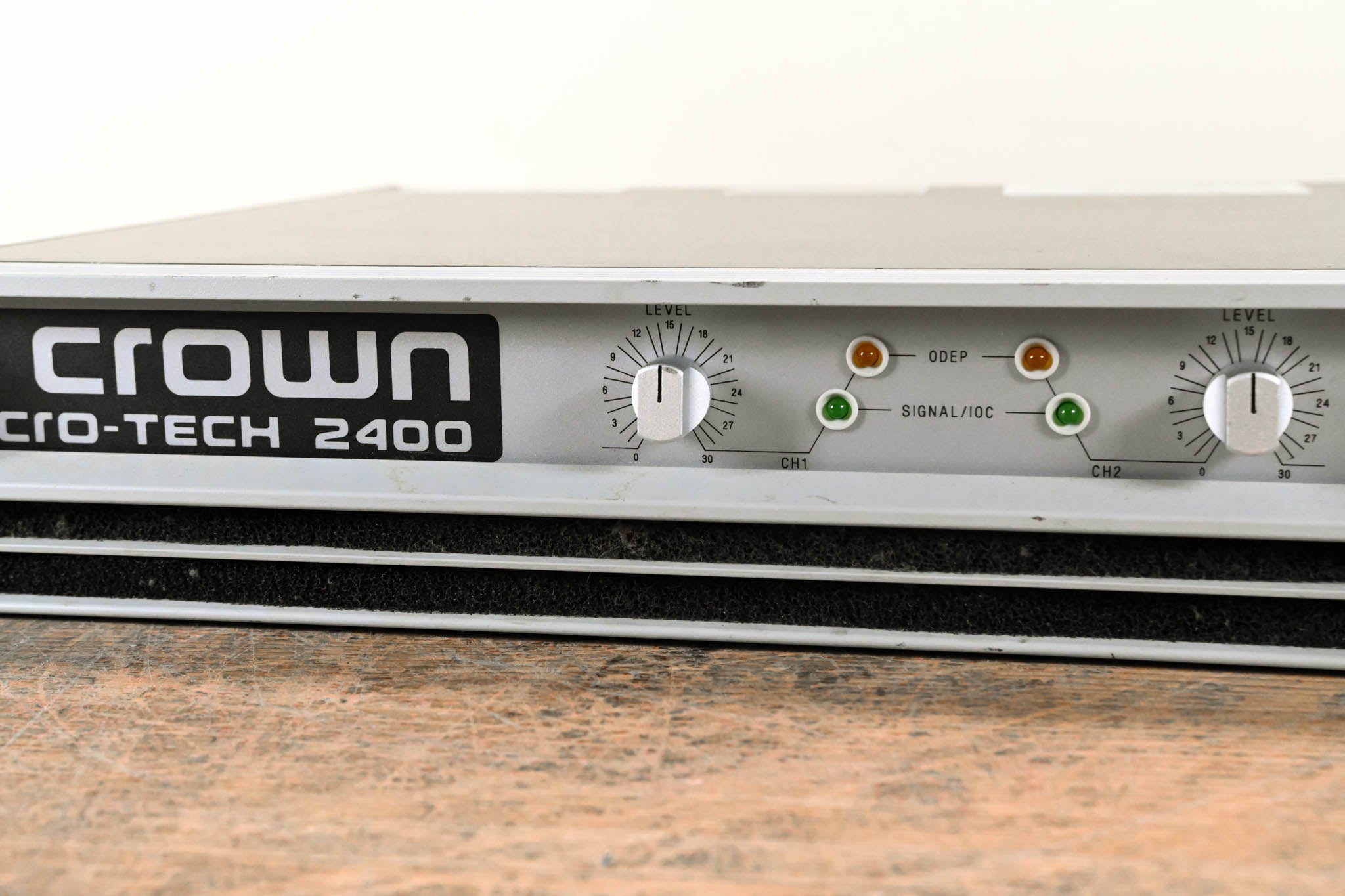 Crown Macro-Tech 2400 2-Channel Power Amplifier