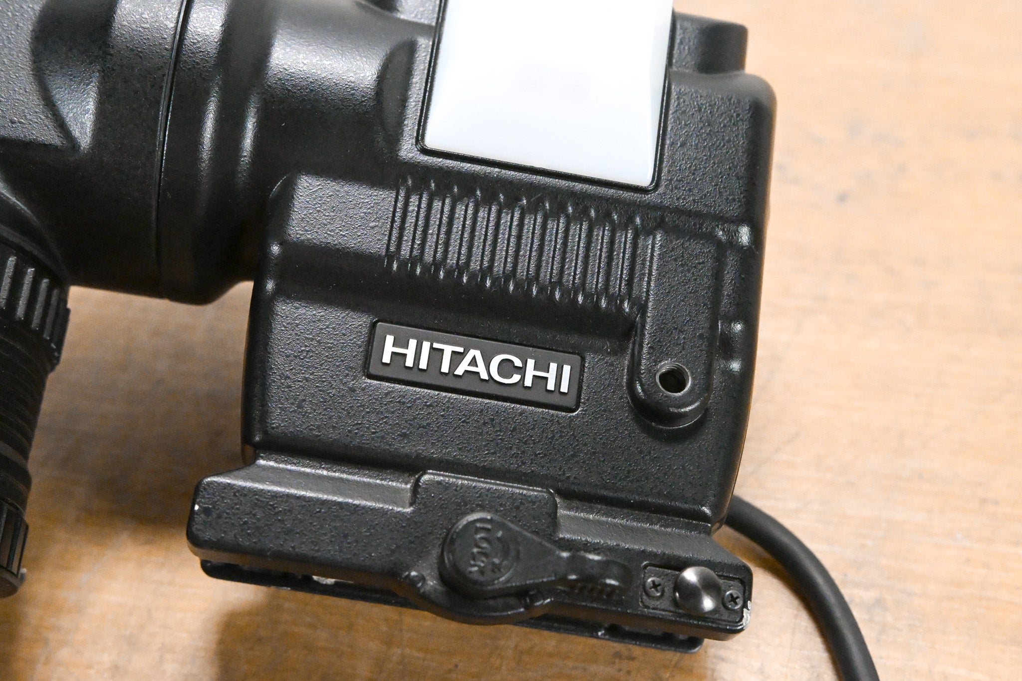 Hitachi VF-402 2″ B&W CRT ENG Viewfinder