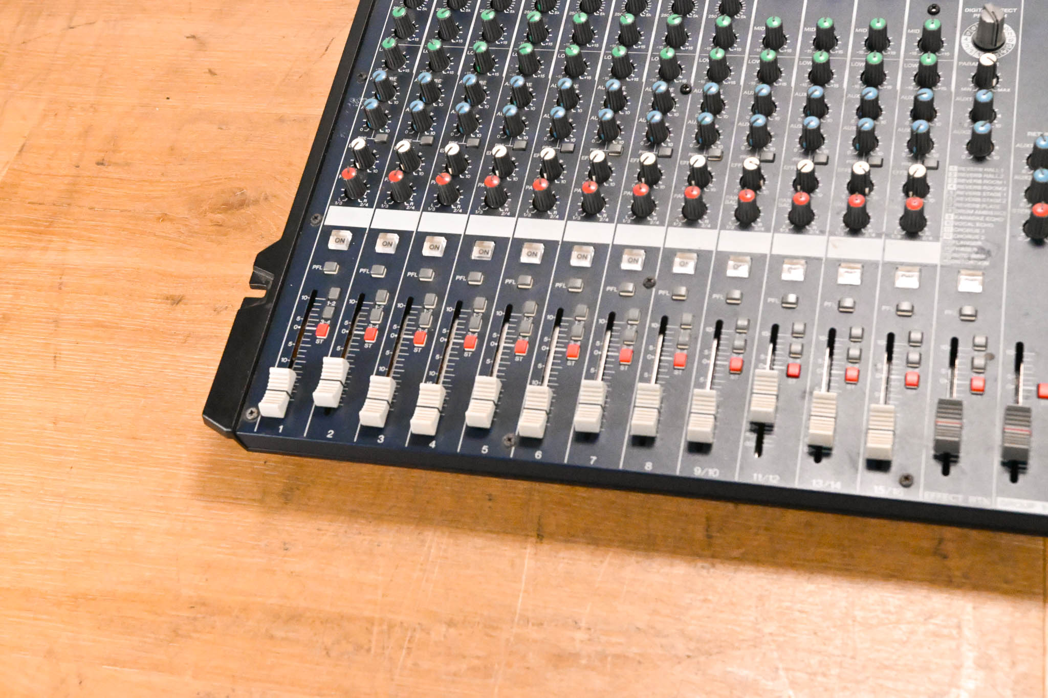 Yamaha MG166CX 16-Channel, 6-Bus Analog Mixer