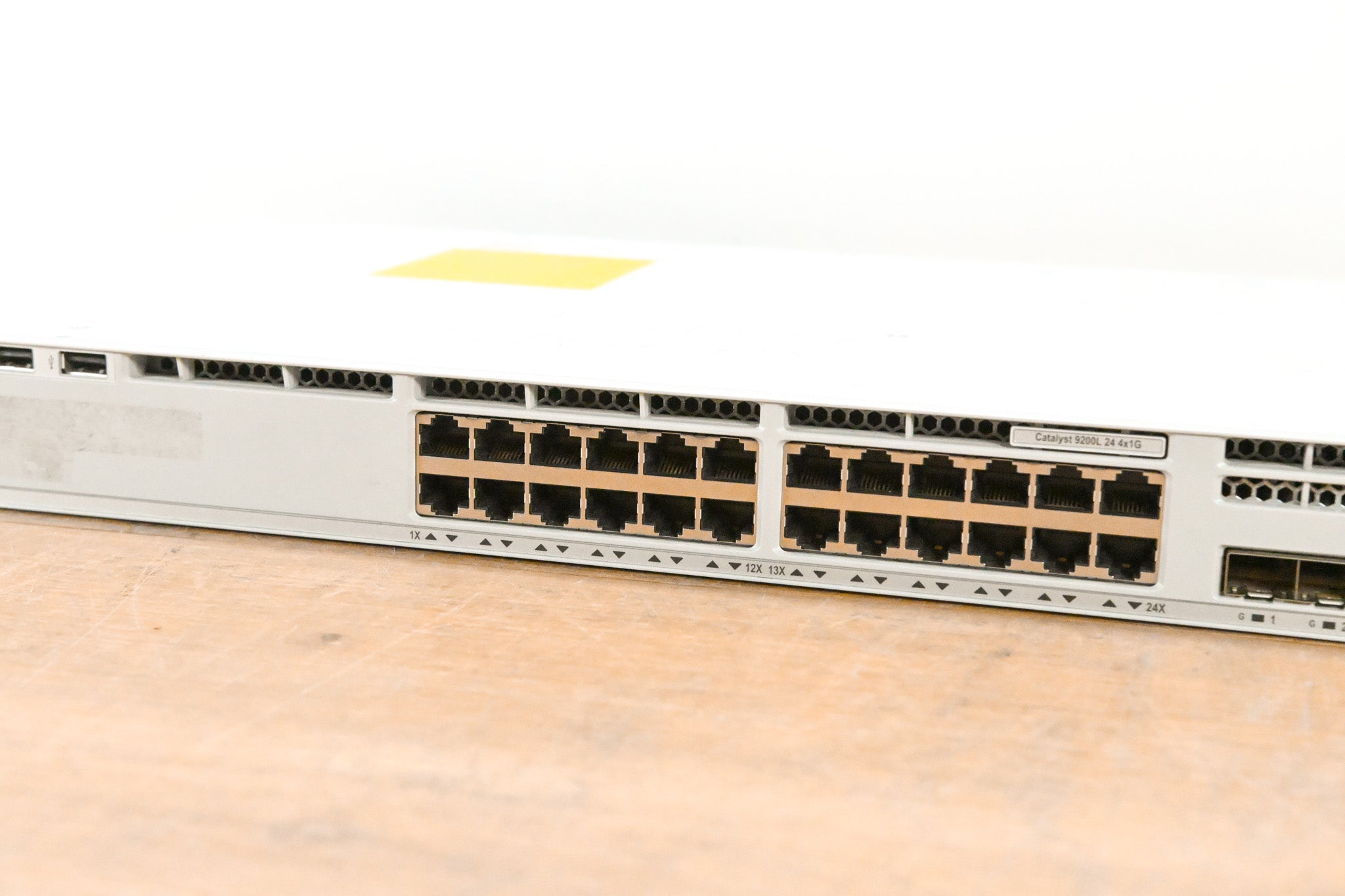 Cisco Catalyst C9200L-24T-4G-E V01 24-Port PoE+ Switch with 4x1G Uplinks