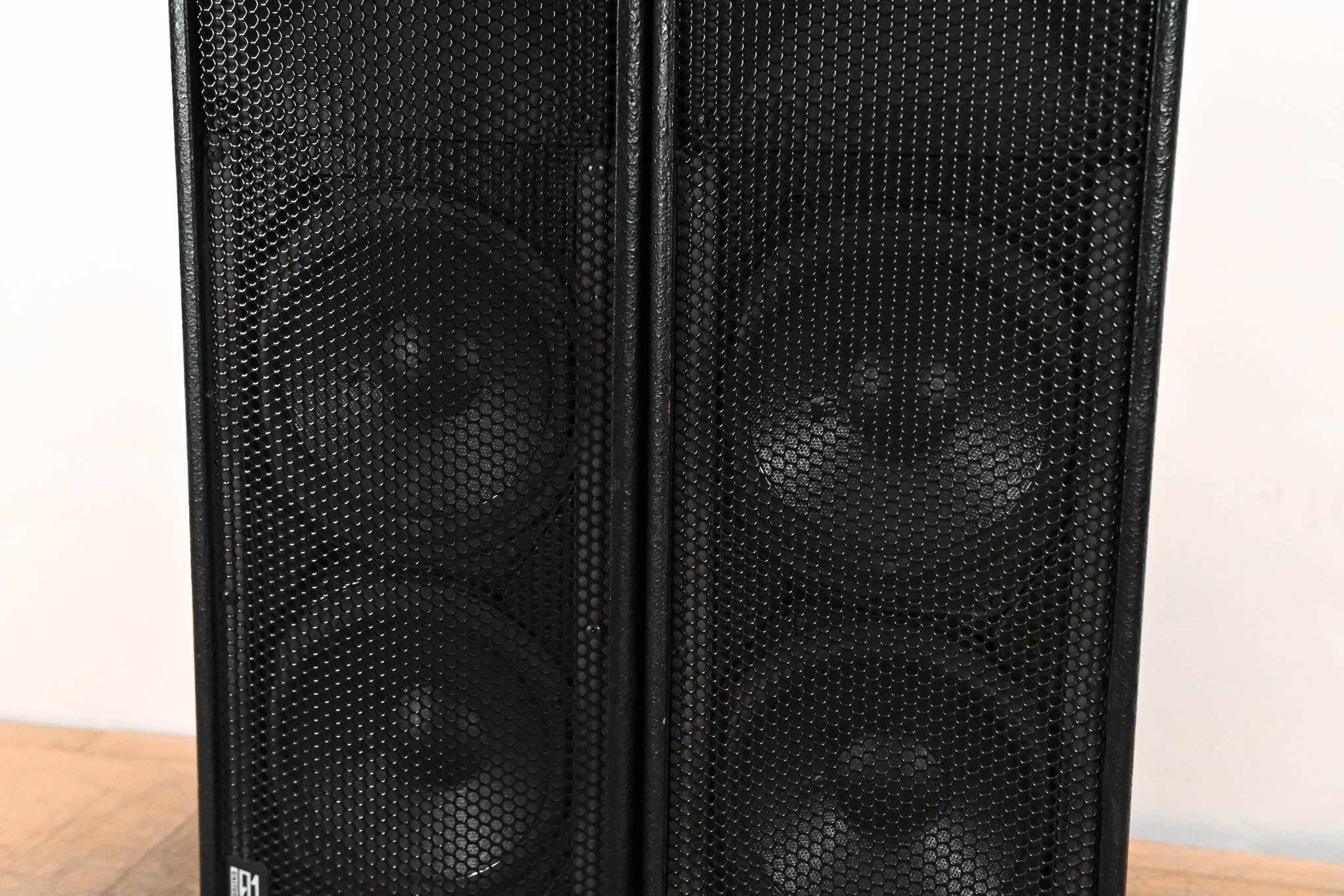 EAW UB52 Two-Way Full-Range Loudspeaker (PAIR)