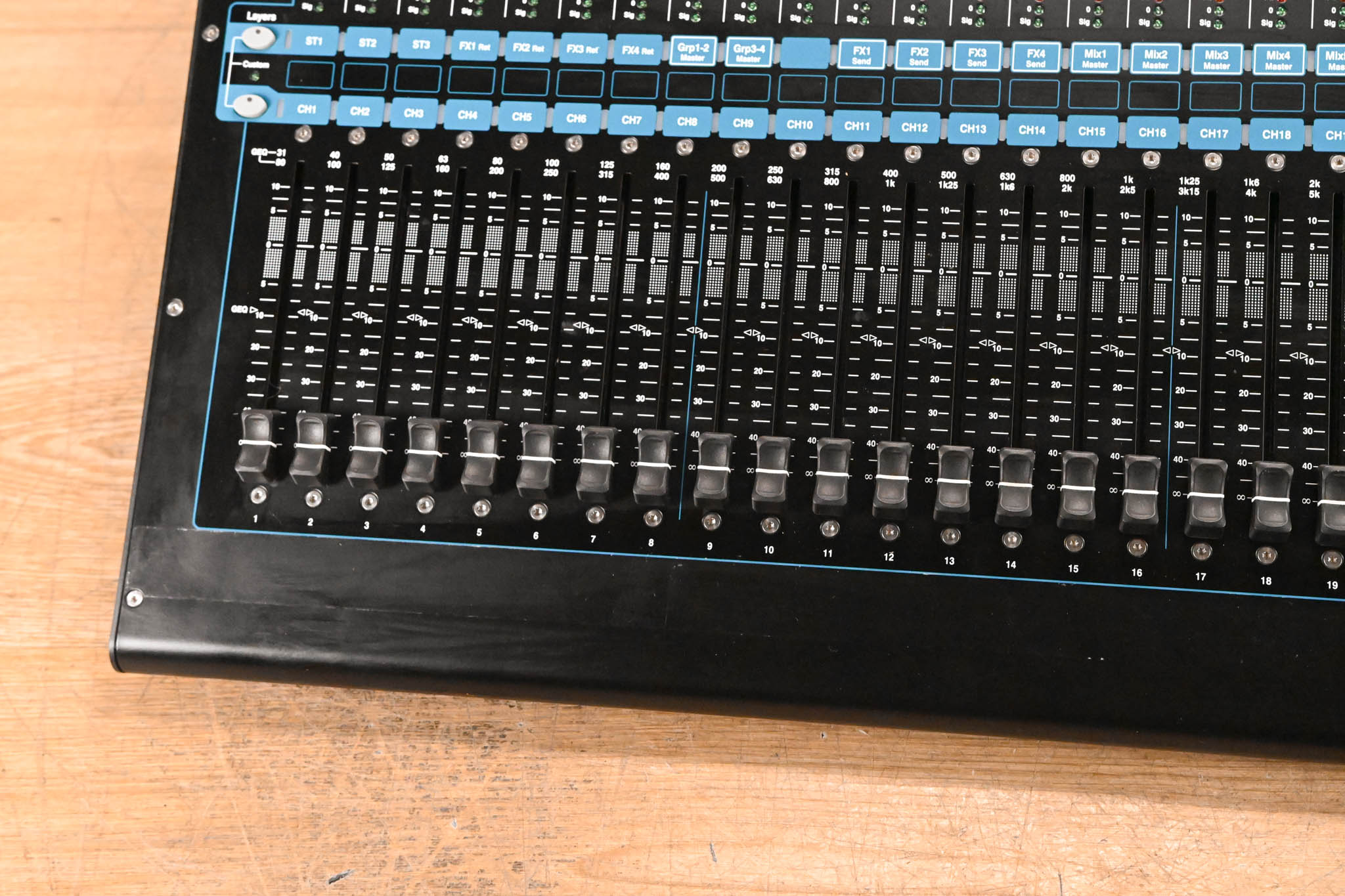 Allen & Heath Qu-24 24-Channel Digital Mixing Console