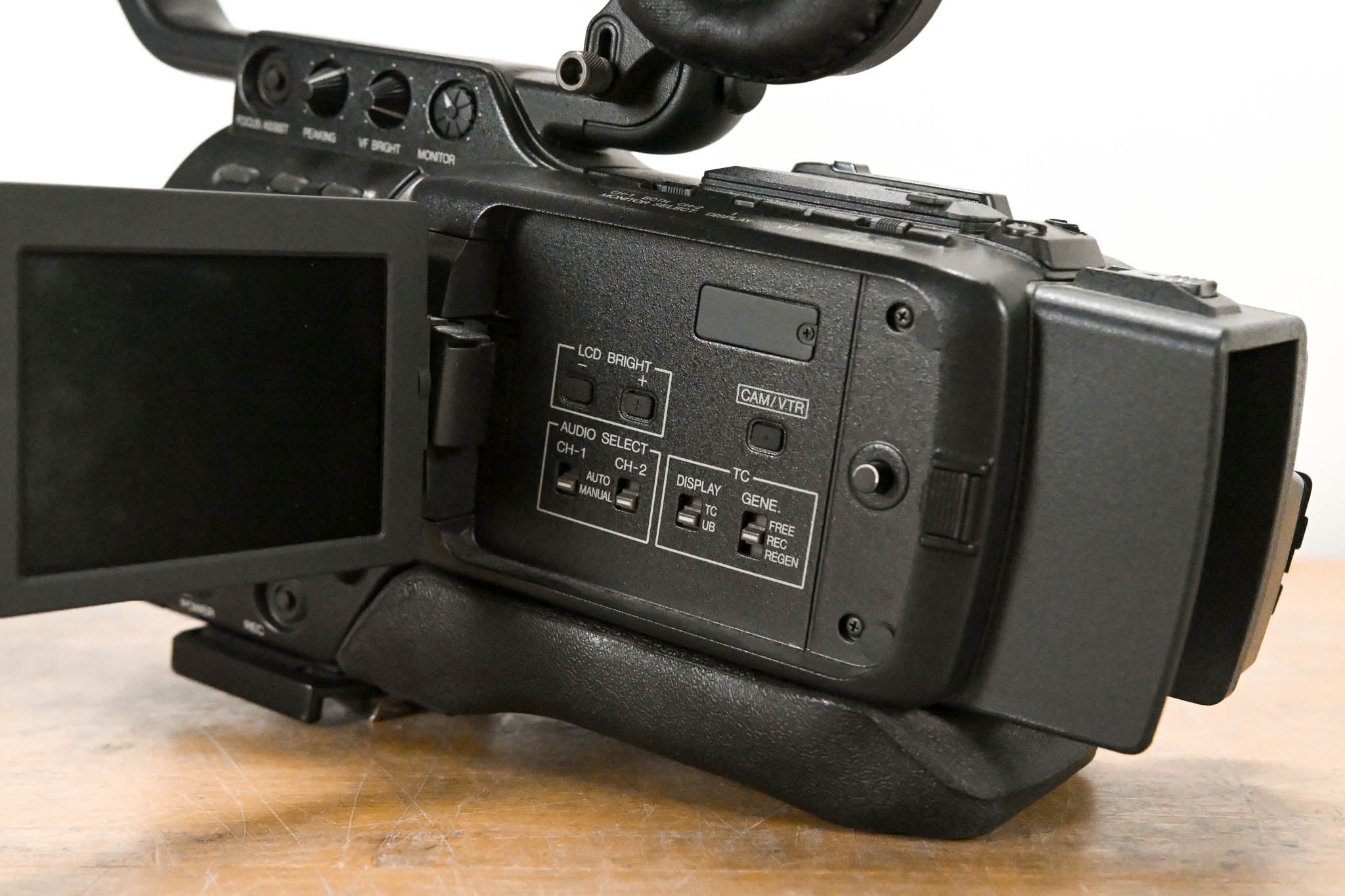 JVC GY-HD110U 1/3" 3-CCD Professional HDV Camcorder