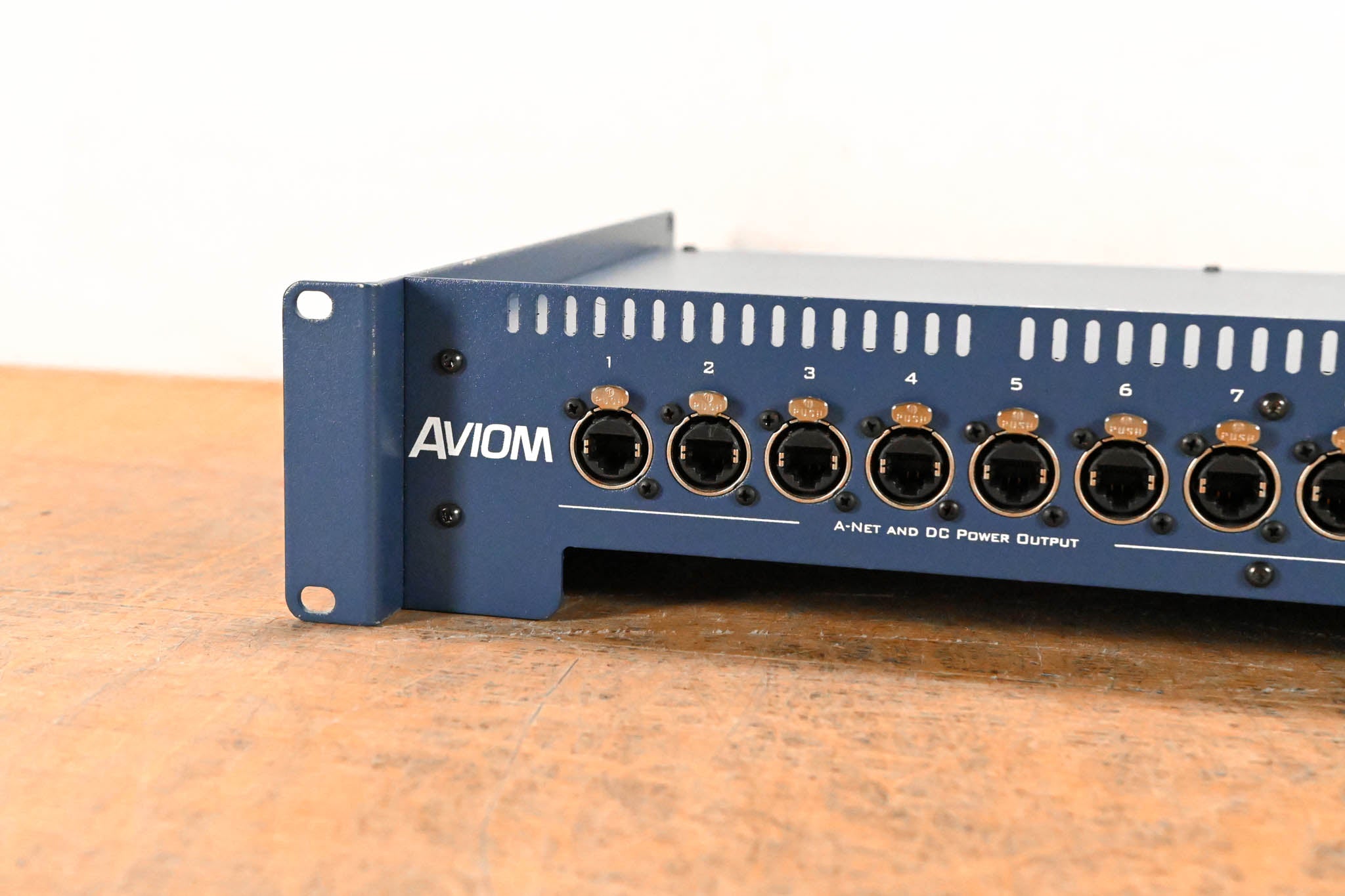 Aviom A-16D Pro A-Net Distributor