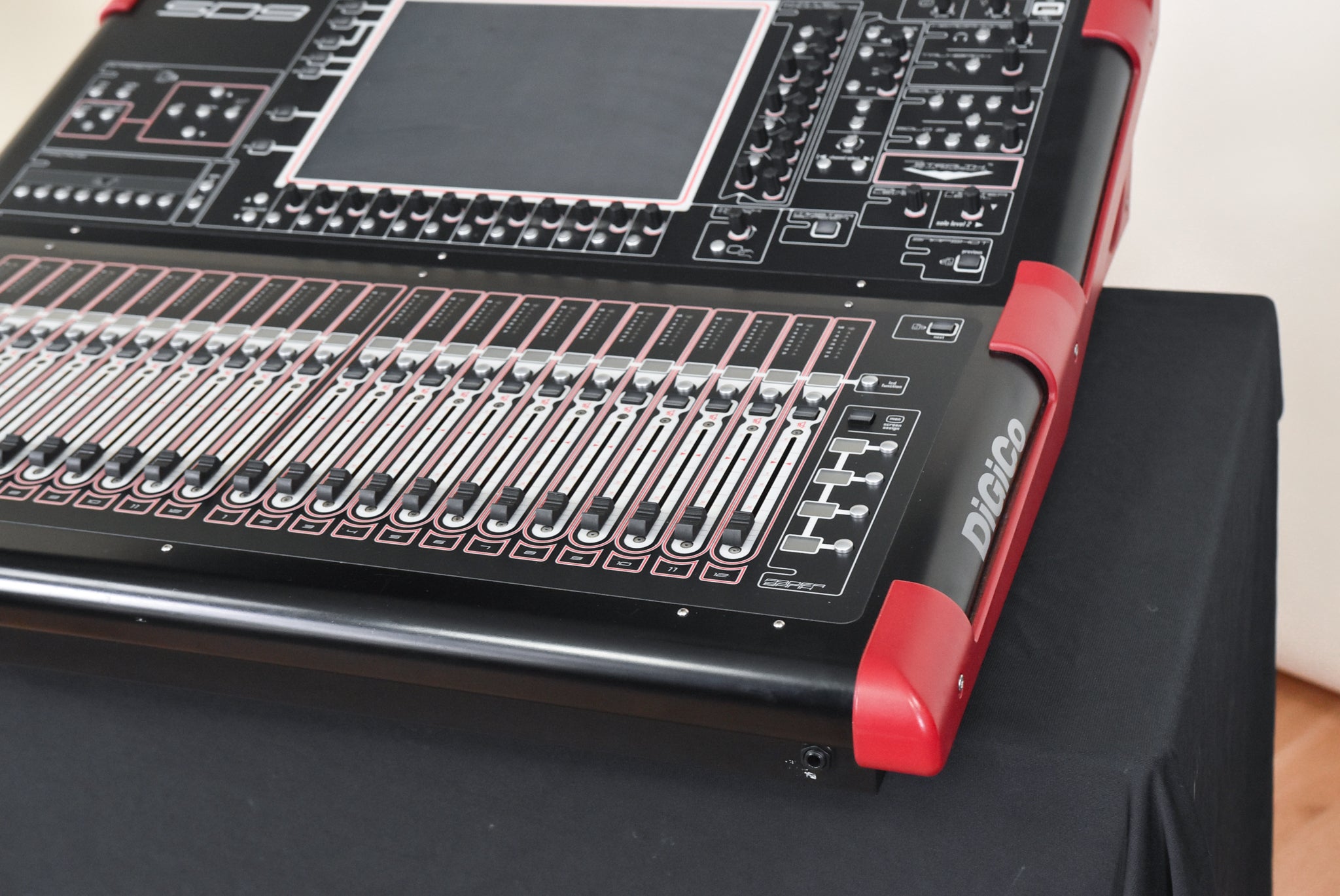 DiGiCo SD9 Digital Mixing Console with D-Rack