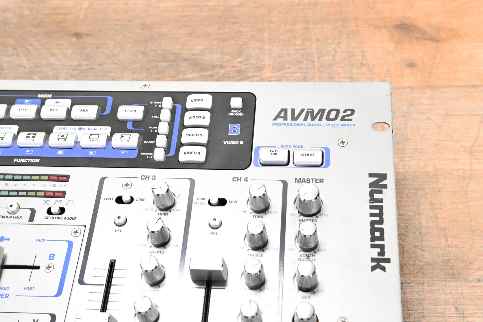 Numark AVM02 Professional Audio/Video Mixer