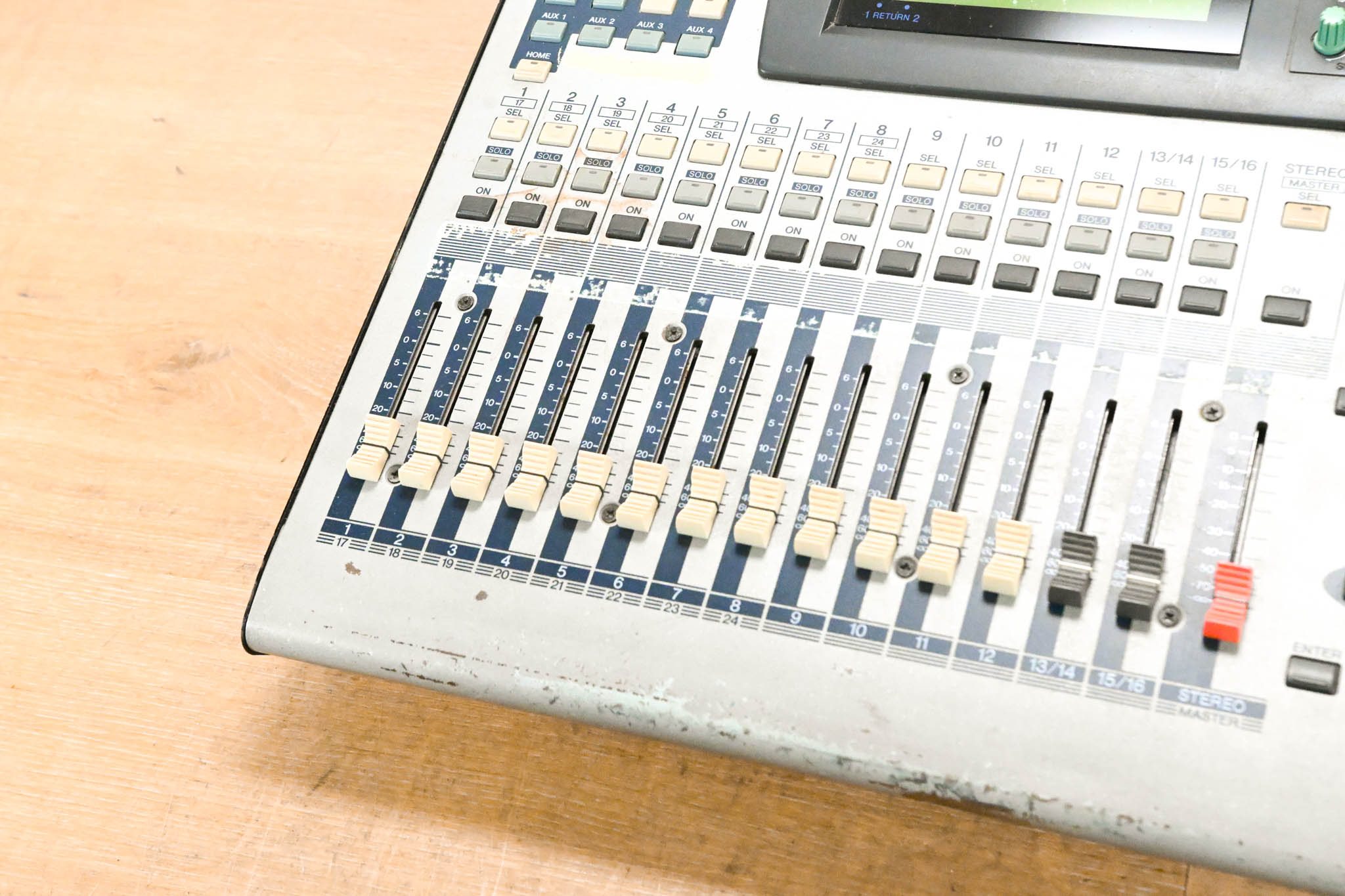 Yamaha 01V 16-Channel Digital Audio Console