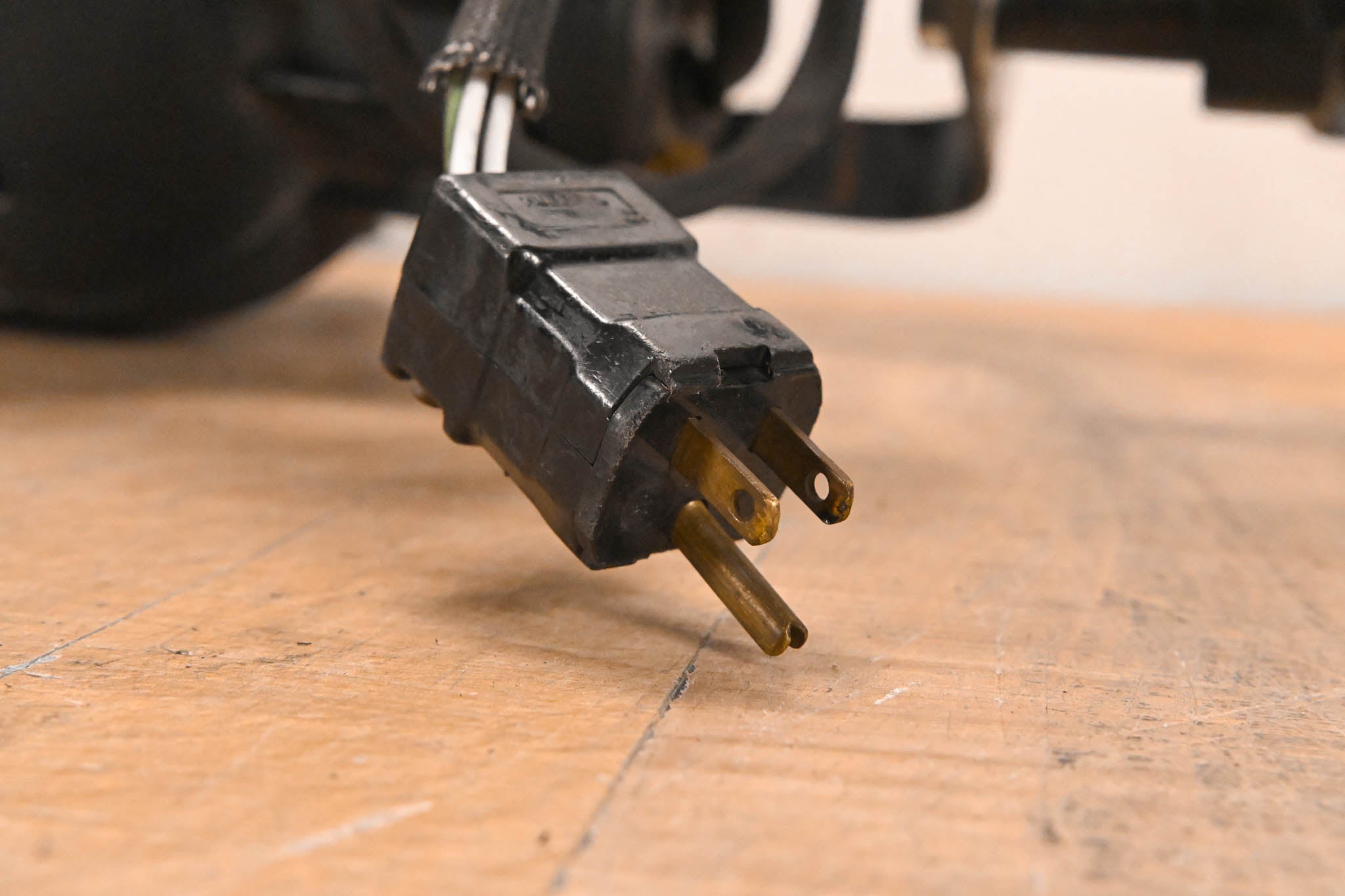 Altman 360Q 6" x 12" 750W Ellipsoidal Light