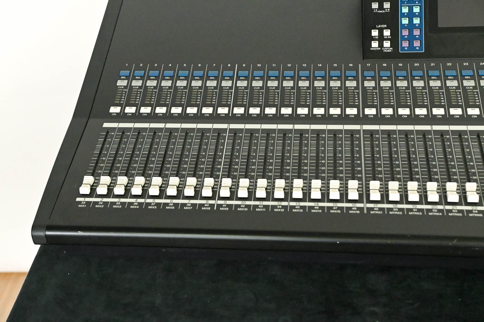 Yamaha LS9-32 32-Input Digital Mixing Console