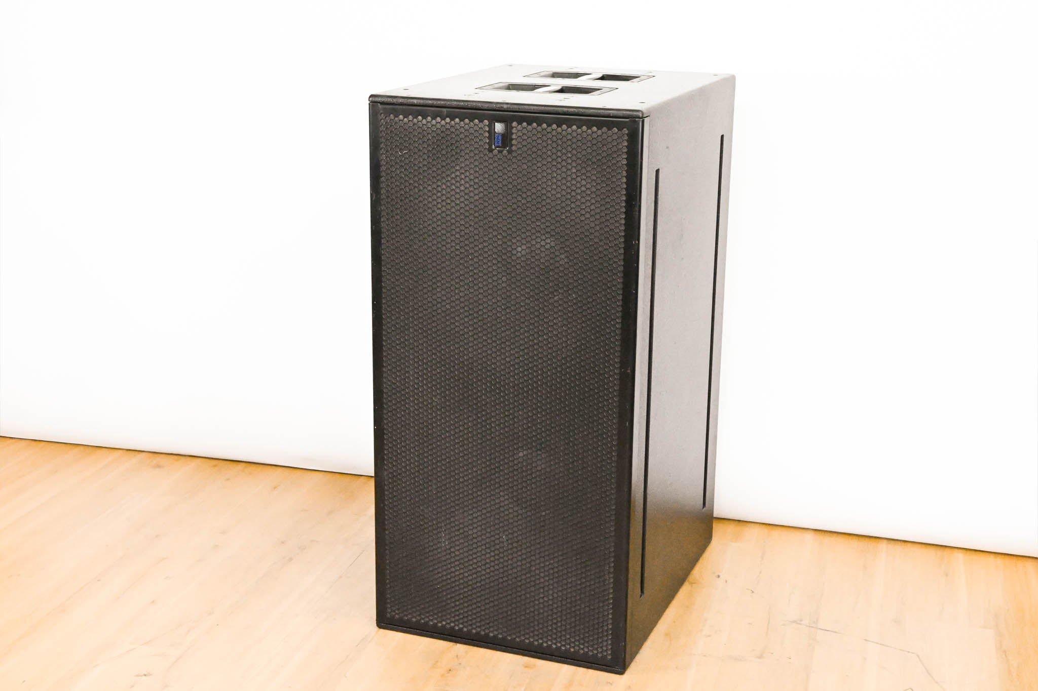 Meyer Sound 700-HP UltraHigh-Power Dual 18" Powered Subwoofer