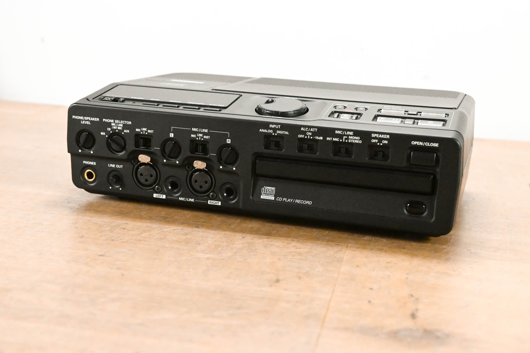 Superscope PSD330 Compact CD Player/Recorder with CA300 Carrying Case
