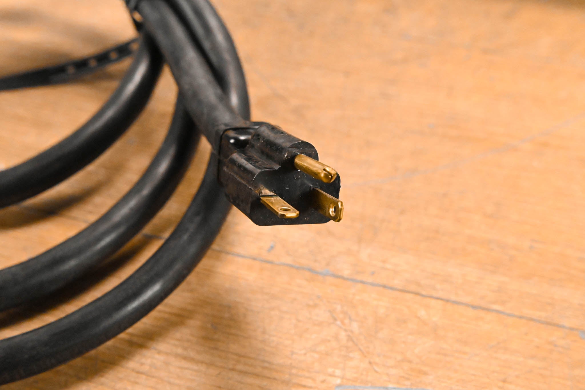 Crown Macro-Tech 2400 2-Channel Power Amplifier