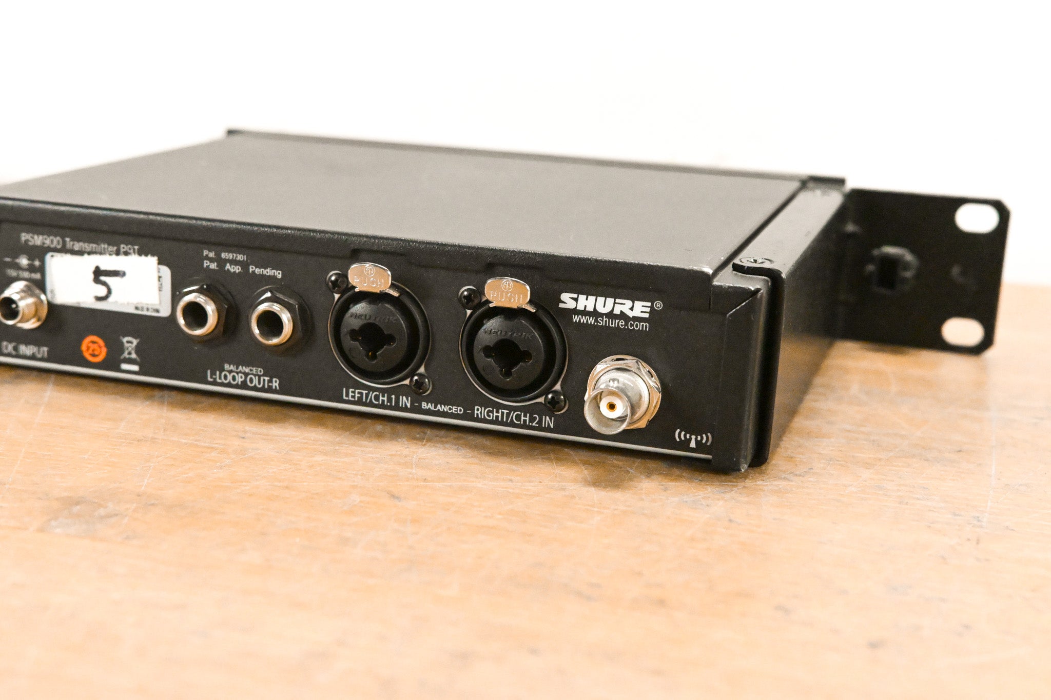 Shure PSM 900 Wireless IEM System L6 Band: 656-692 MHz (NO POWER SUPPLY)