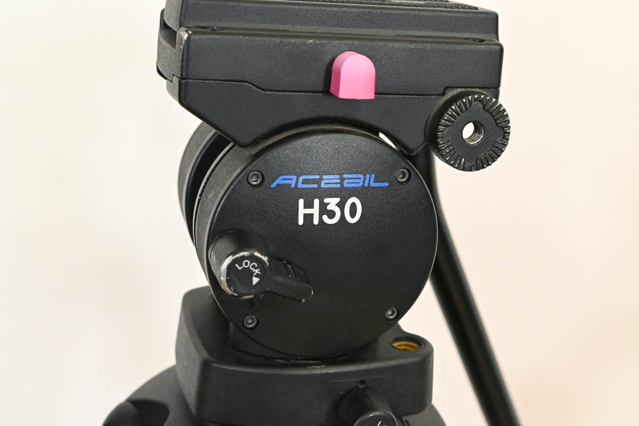 Acebil H30 Fluid Head with Acebil T750 Tripod Legs