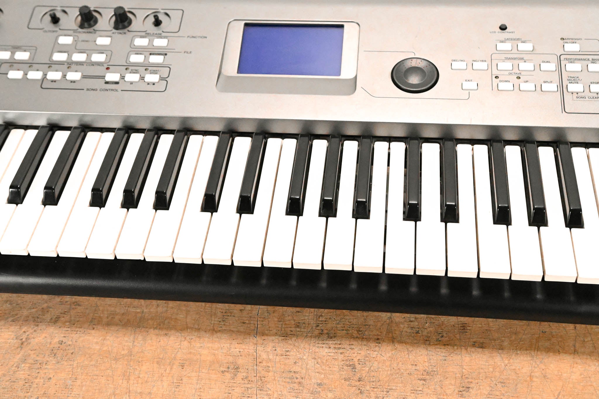 Yamaha MM6 61-Key Synthesizer Keyboard (NO POWER SUPPLY)