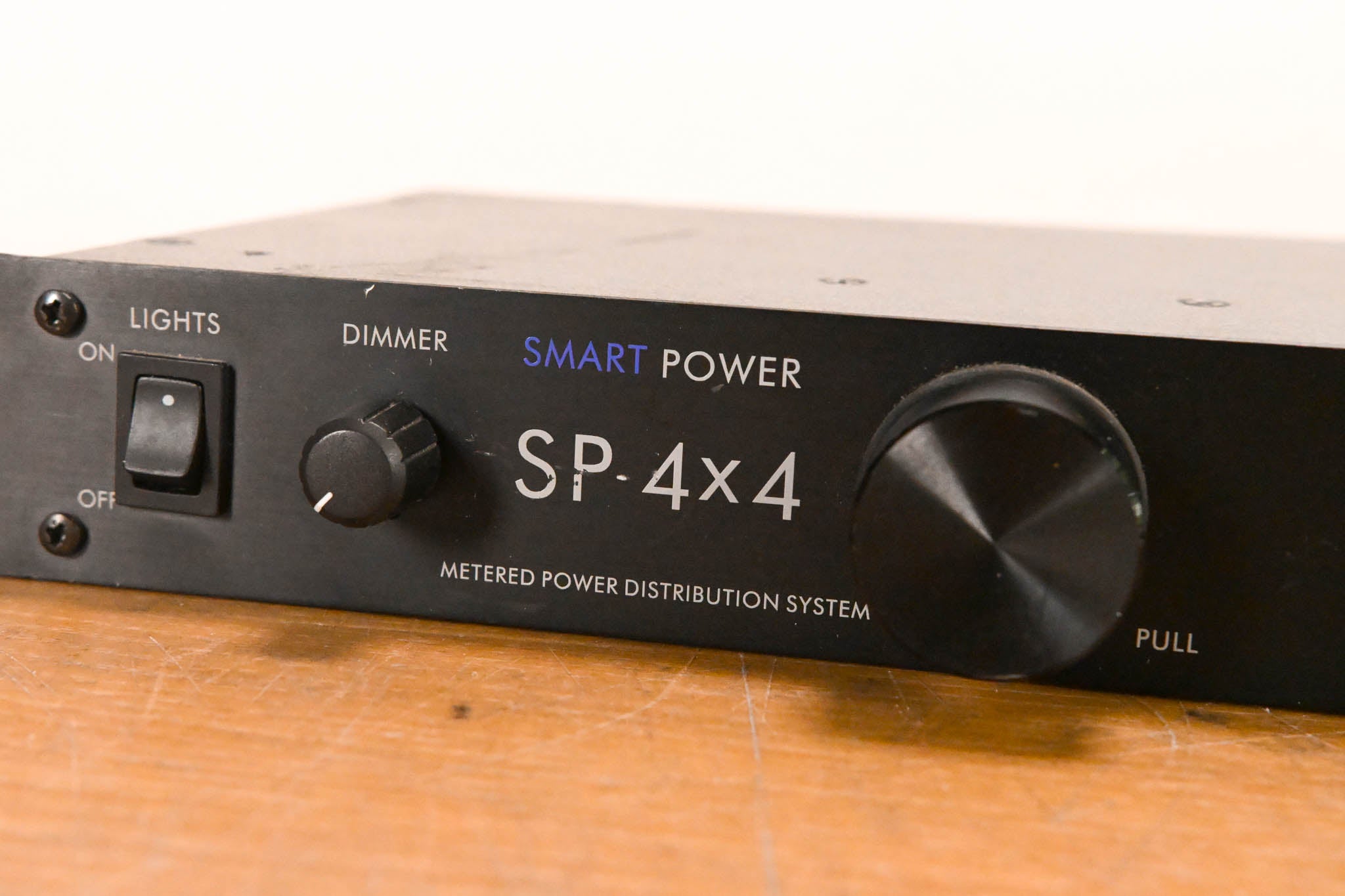 ART SP-4x4 Rackmount 8 Outlet Power Conditioner w/ Voltmeter & Lights