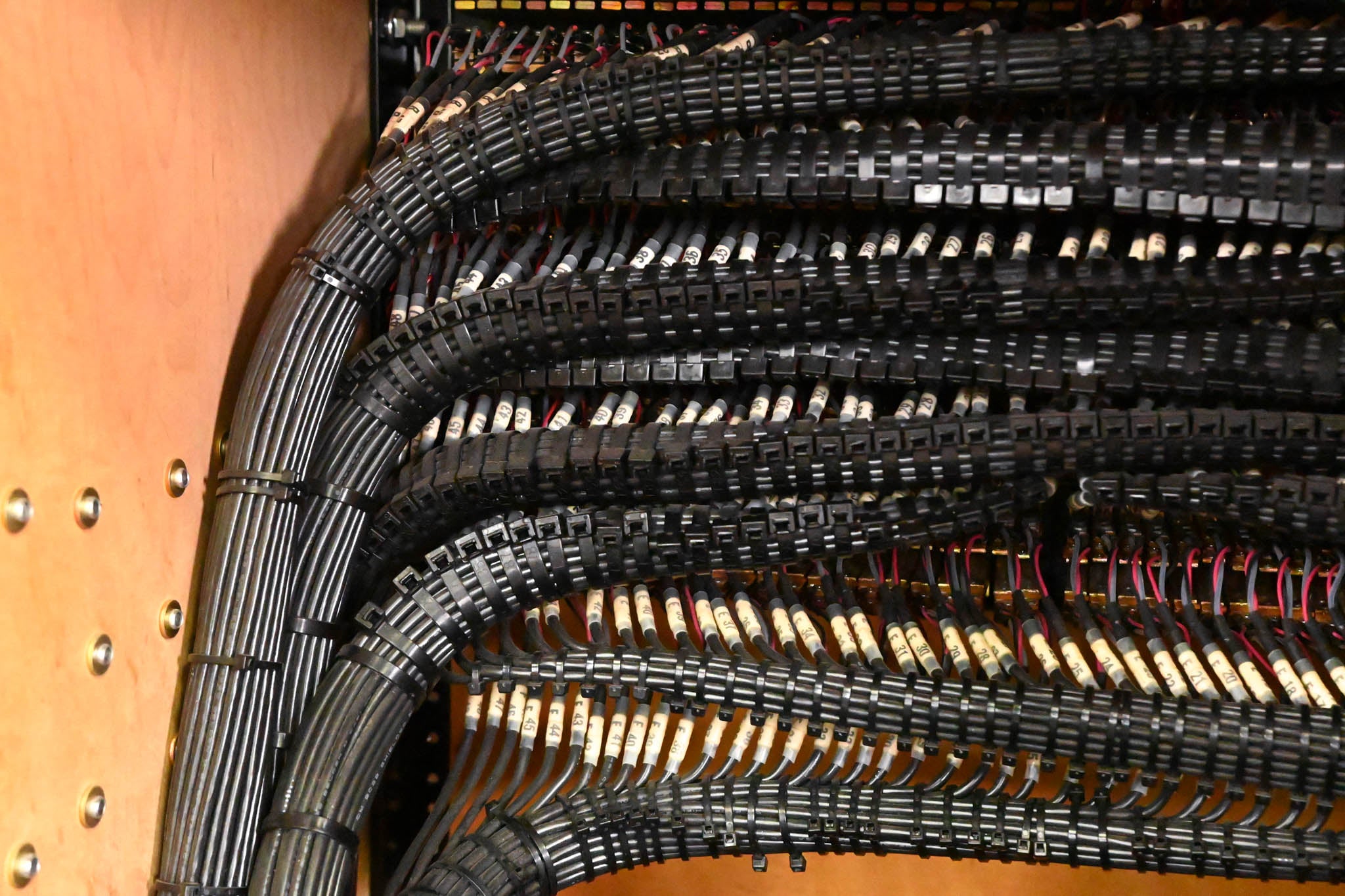 ADC 5x 96-Point TT Patchbay Rack w/ Elco I/O – 16U Rolling Case