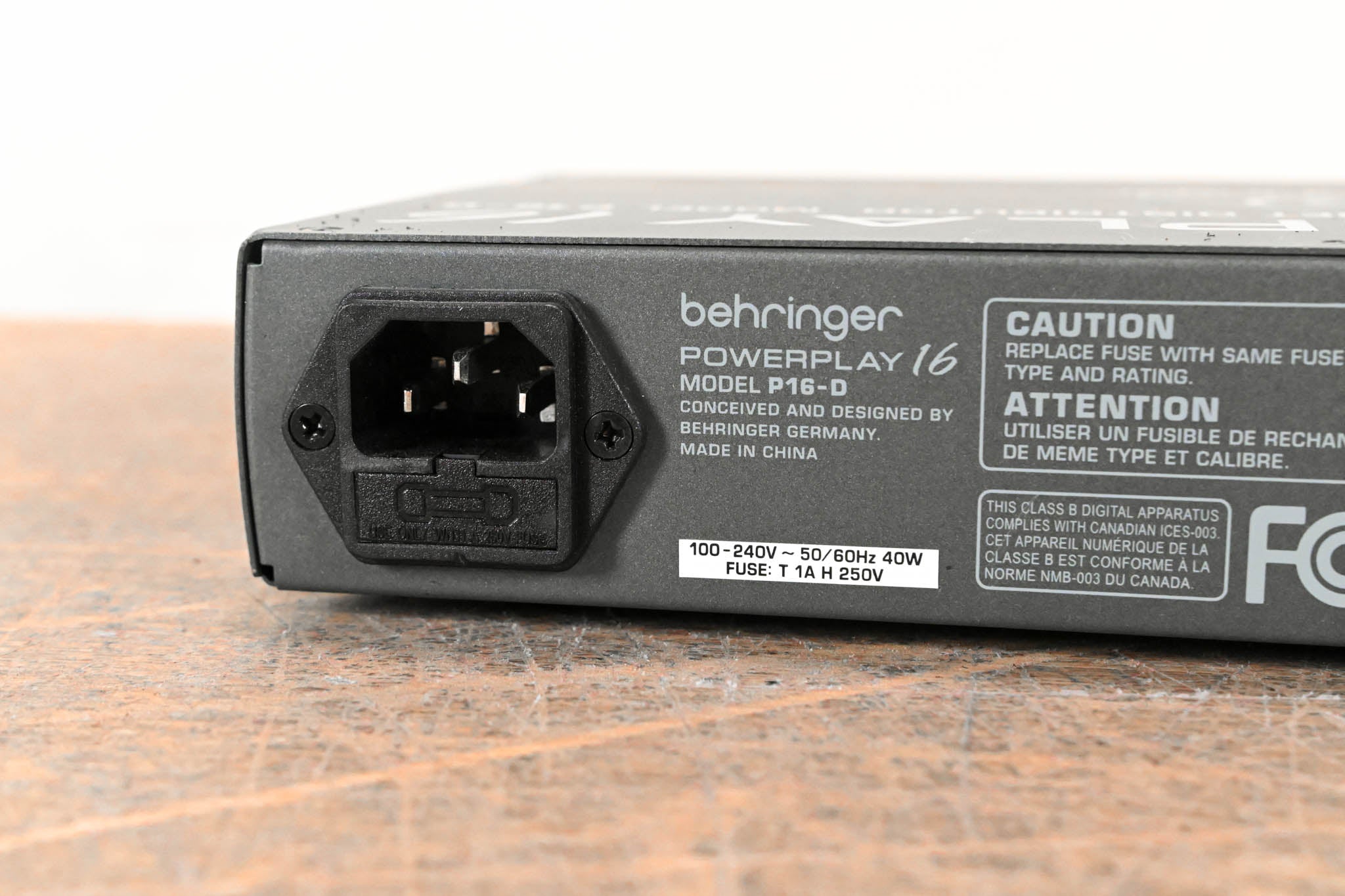 Behringer Powerplay P16-D 16-Channel Distribution Module