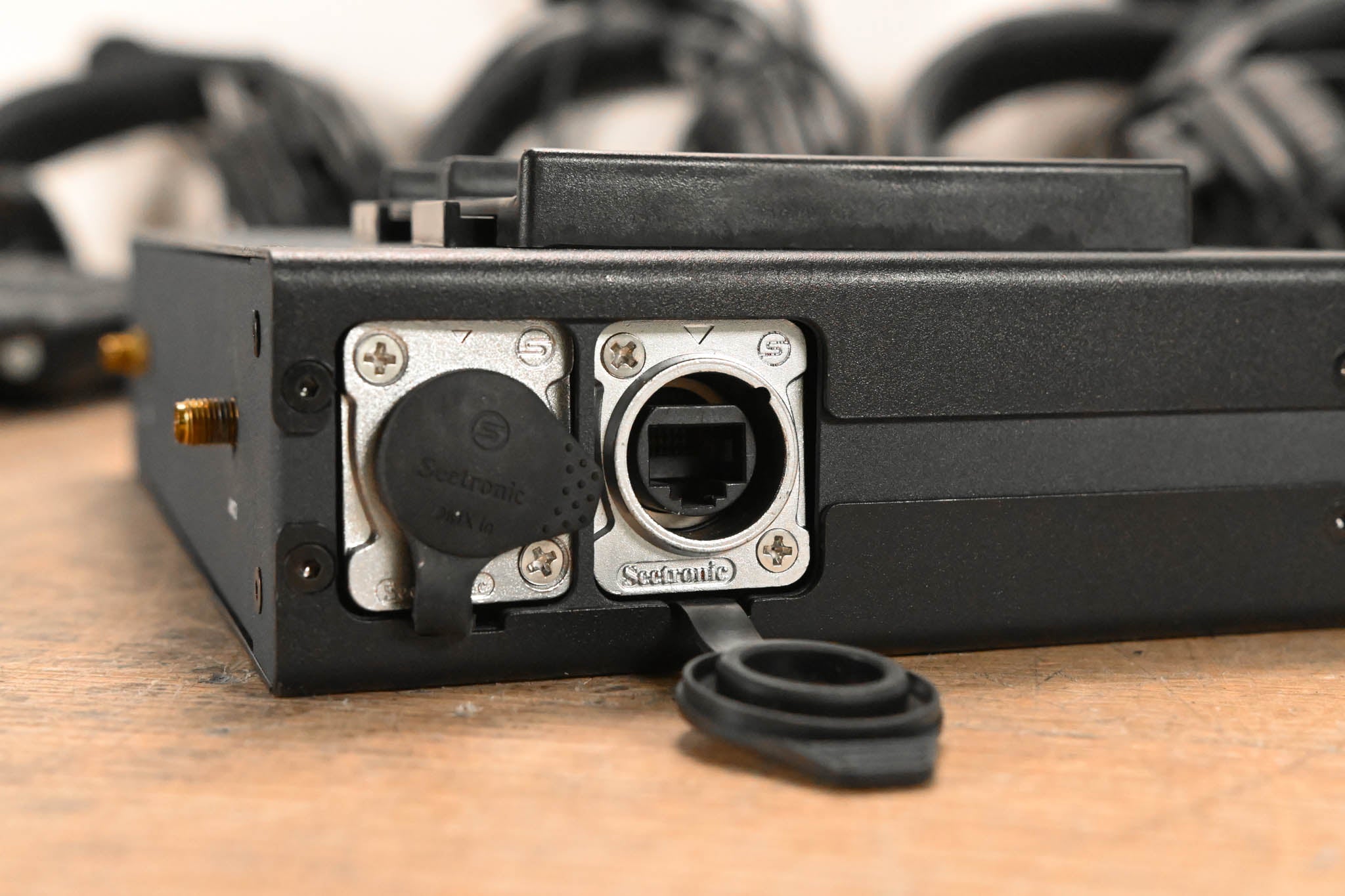 Hollyland Mars T1000 Full-Duplex Intercom System with four Transceivers