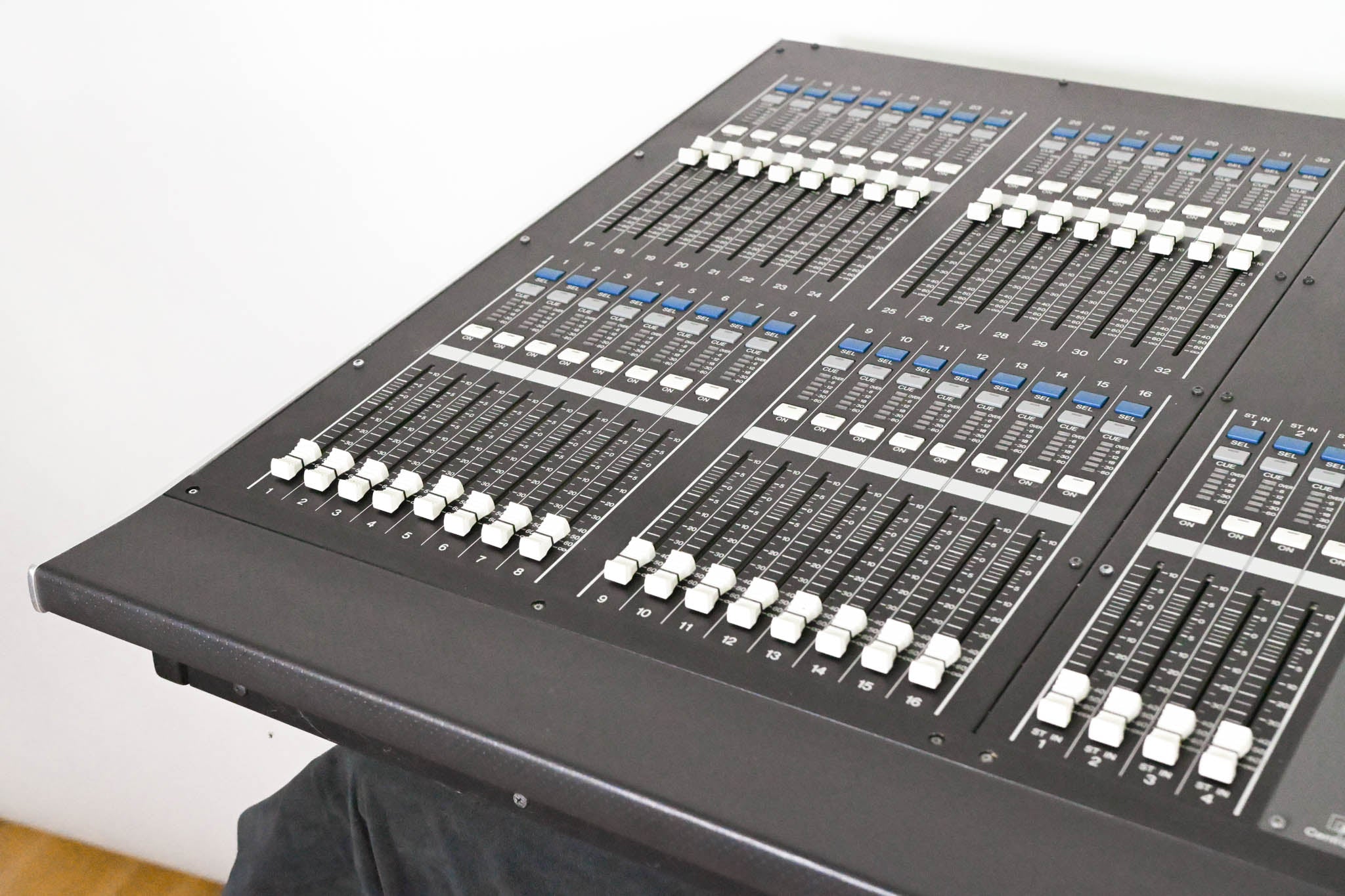 Yamaha M7CL-48 48-Channel Digital Audio Mixing Console