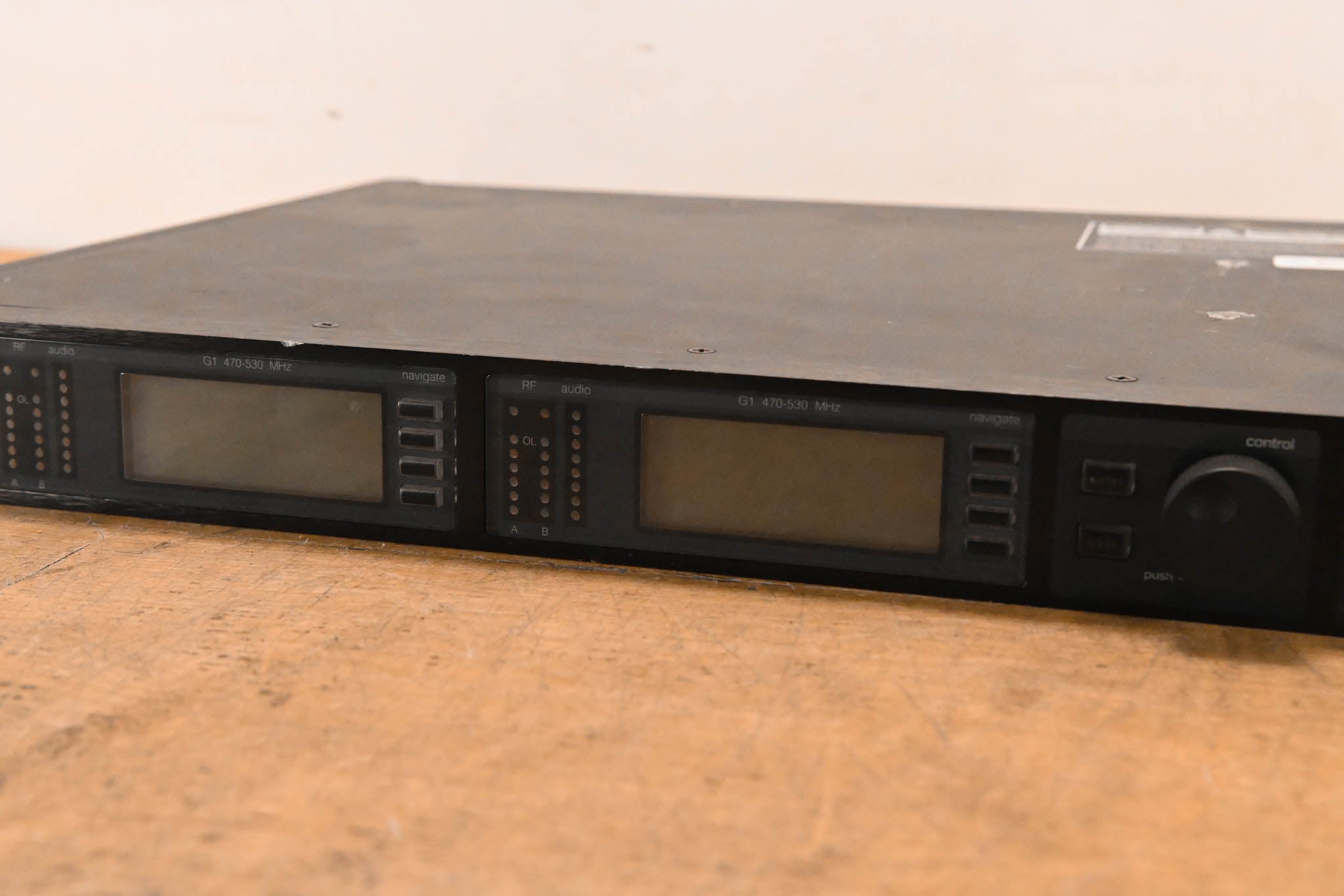 Shure UR4D Dual Wireless Receiver - G1 Band - 470-530 MHz