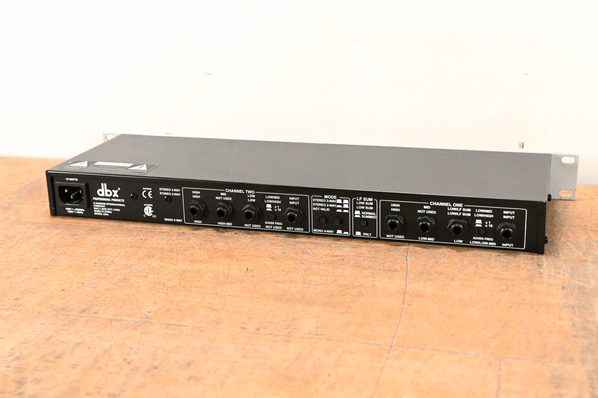 dbx 234s Stereo 2-Way, Mono 4-Way Crossover